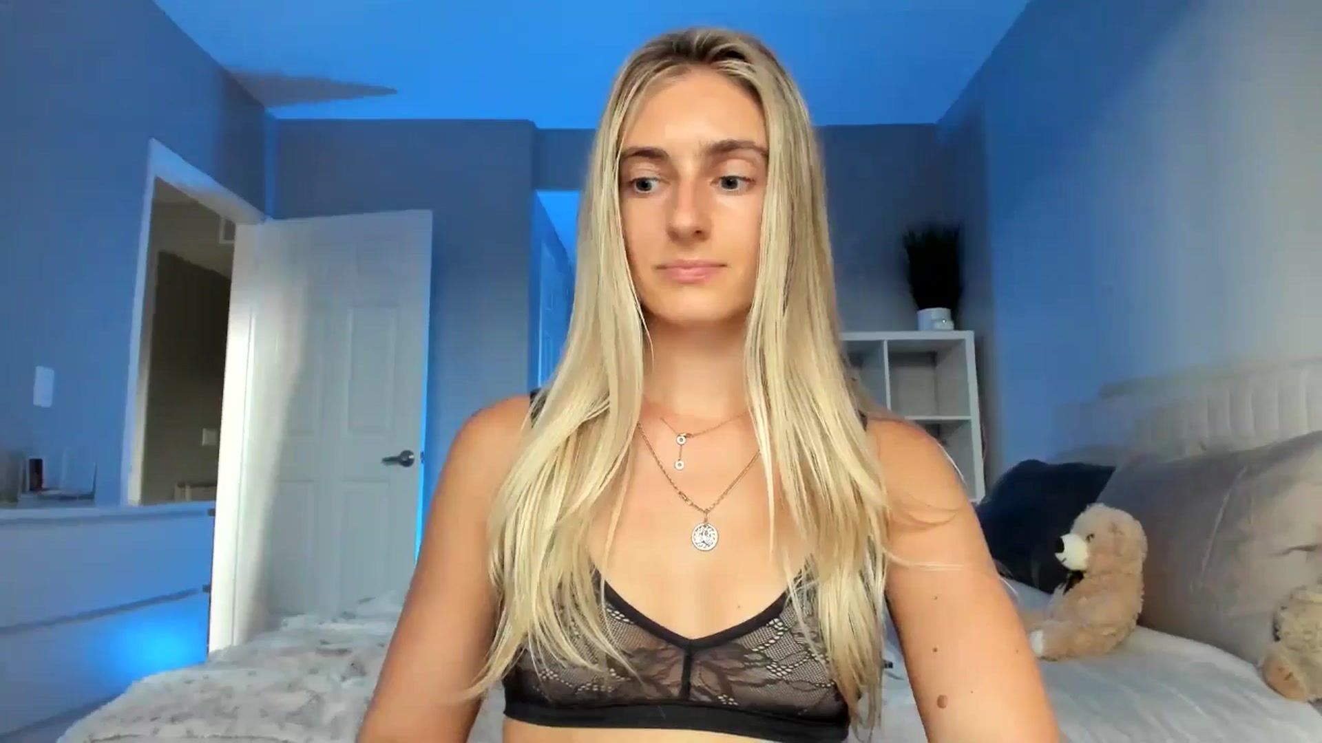 Gallery image thumbnail from Vodka_Queen's myfreecams stream on, 08/23/2025, 03:25 image 8 of 20