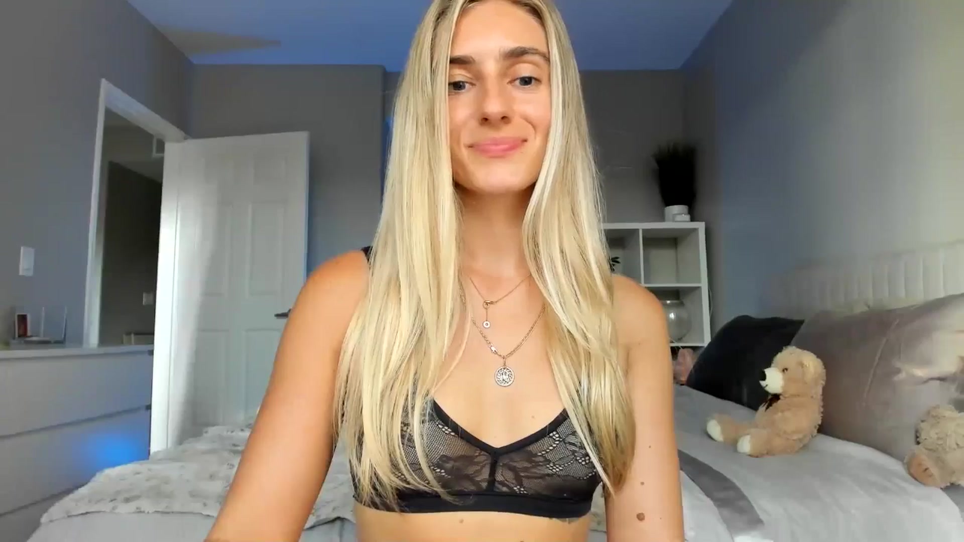 Gallery image thumbnail from Vodka_Queen's myfreecams stream on, 08/23/2025, 03:25 image 2 of 20