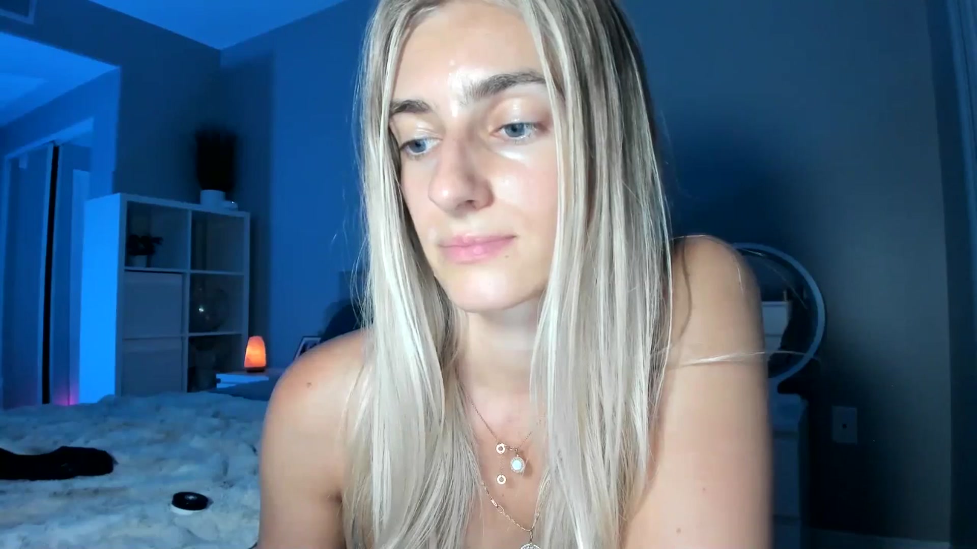 Gallery image thumbnail from Vodka_Queen's myfreecams stream on, 08/23/2025, 03:25 image 16 of 20