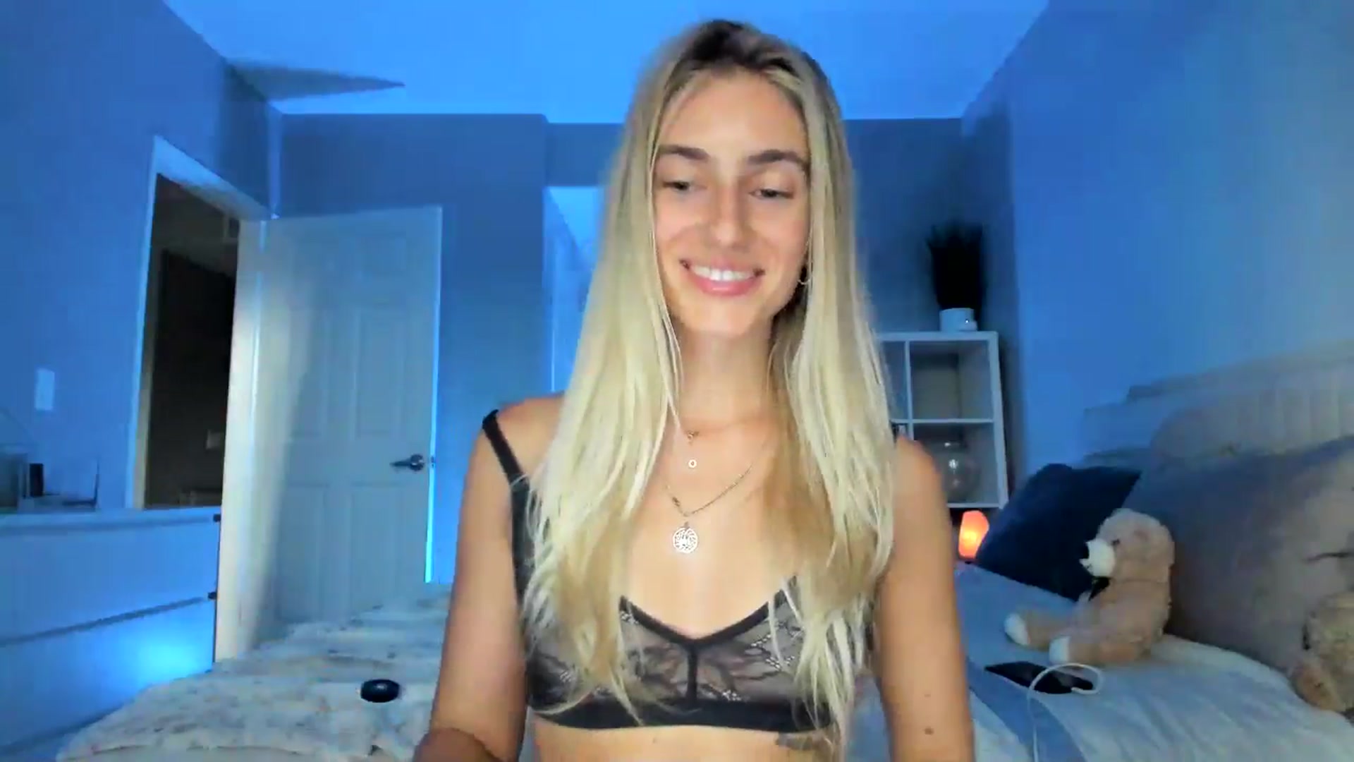 Gallery image thumbnail from Vodka_Queen's myfreecams stream on, 08/23/2025, 03:25 image 10 of 20