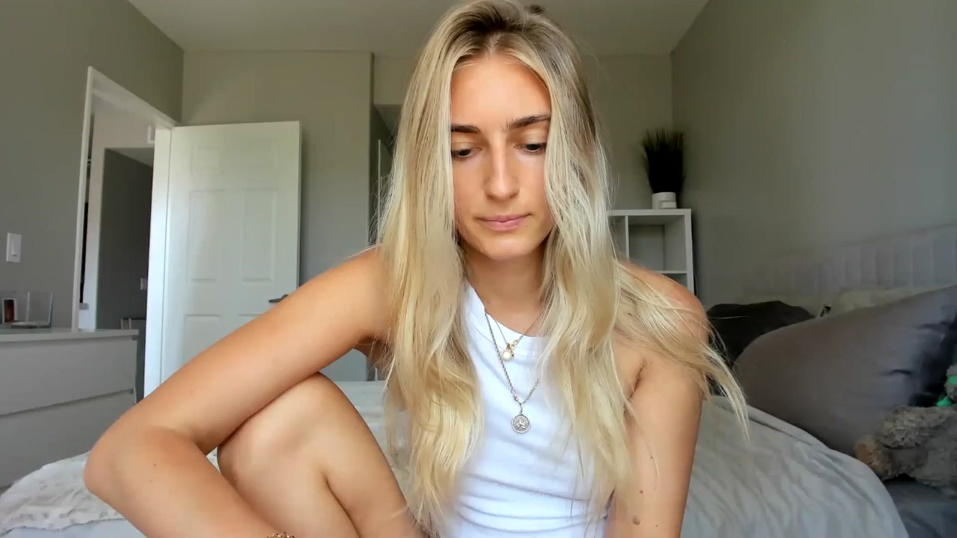 Gallery image thumbnail from Vodka_Queen's myfreecams stream on, 08/25/2025, 23:22 image 12 of 20