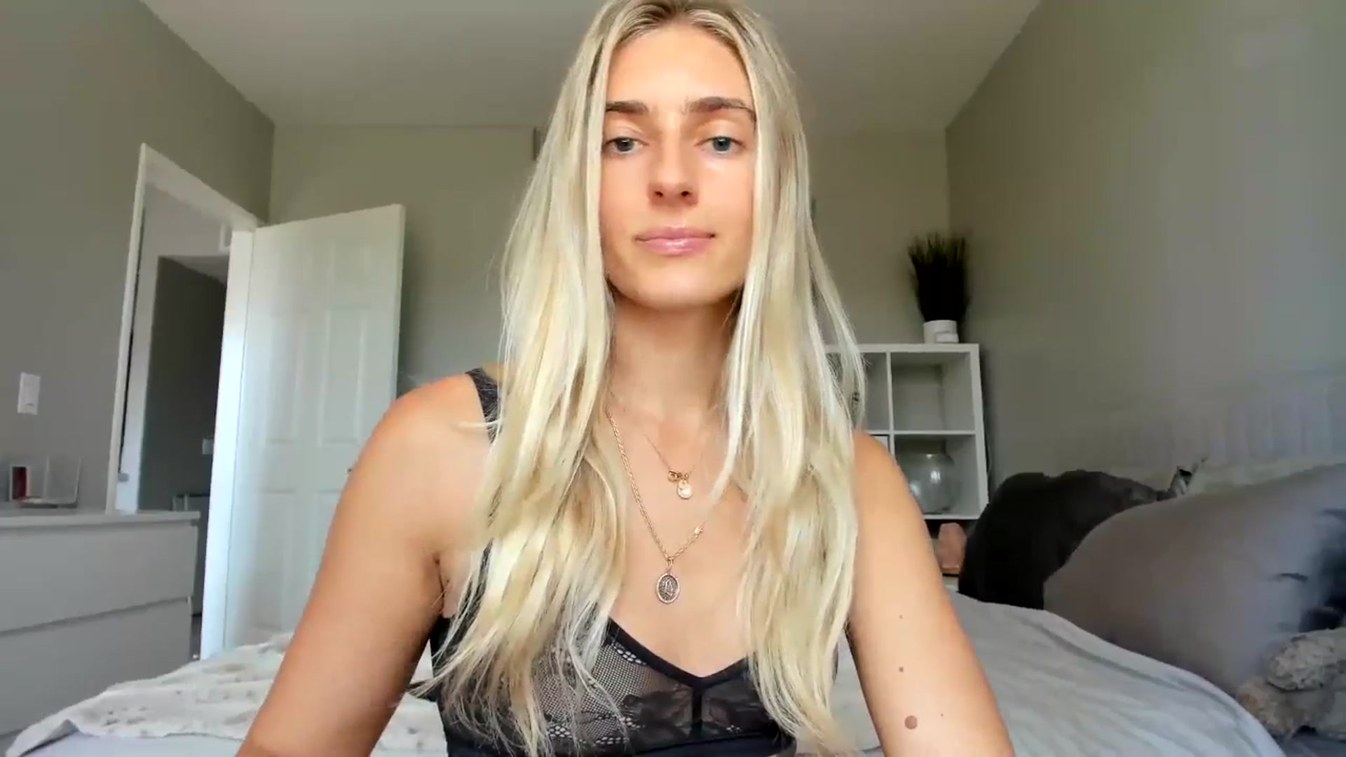 Gallery image thumbnail from Vodka_Queen's myfreecams stream on, 08/26/2025, 23:49 image 6 of 20