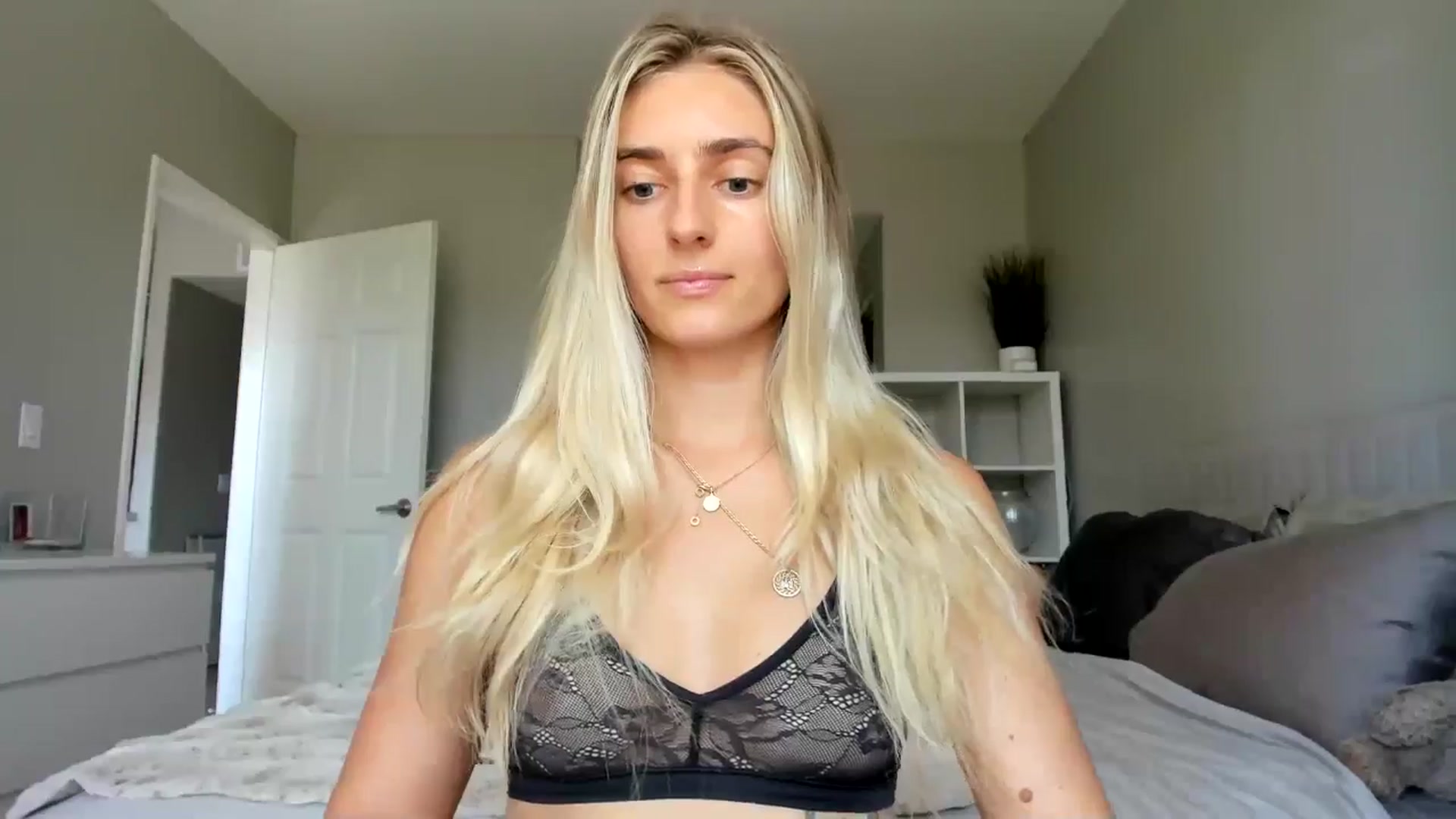 Gallery image thumbnail from Vodka_Queen's myfreecams stream on, 08/26/2025, 23:49 image 8 of 20