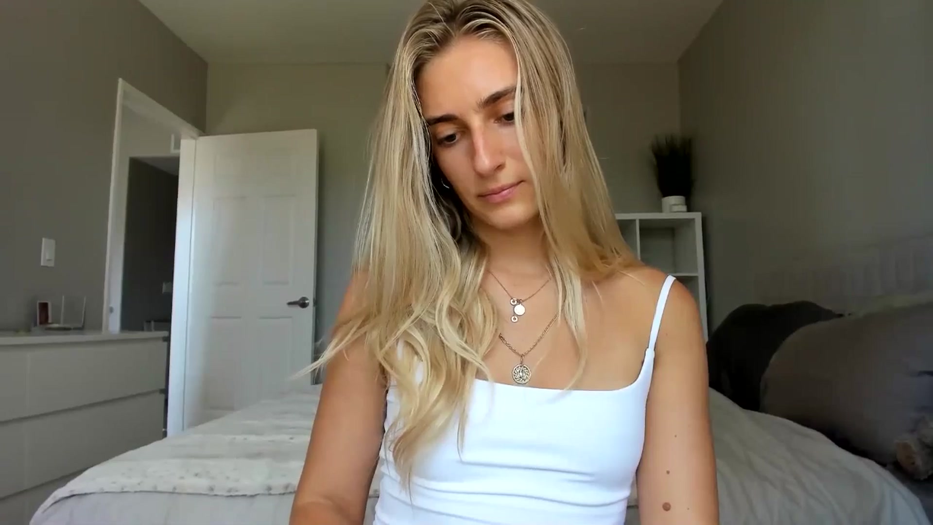 Gallery image thumbnail from Vodka_Queen's myfreecams stream on, 08/27/2025, 23:07 image 5 of 20