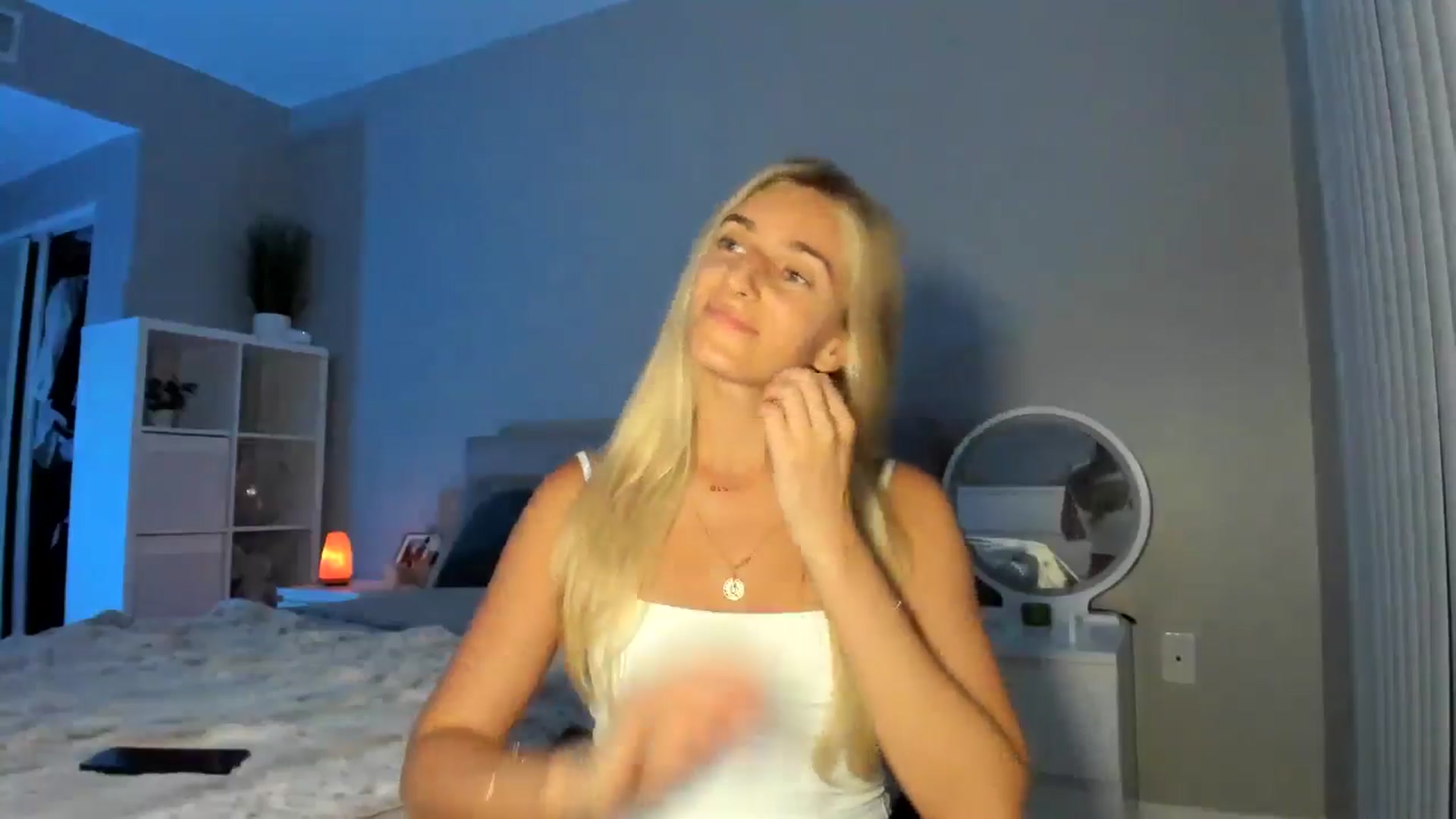 Gallery image thumbnail from Vodka_Queen's myfreecams stream on, 08/28/2025, 07:38 image 5 of 20