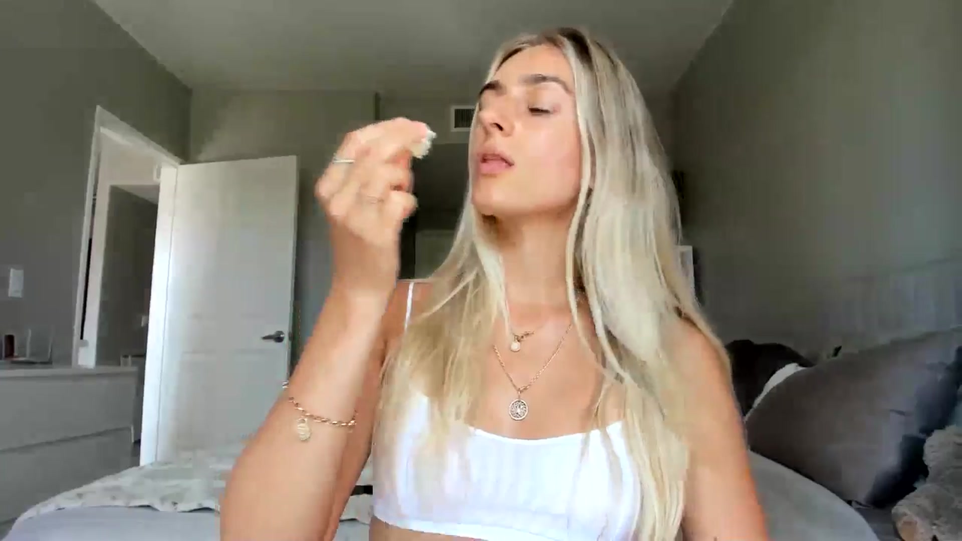 Gallery image thumbnail from Vodka_Queen's myfreecams stream on, 09/02/2025, 22:55 image 19 of 20