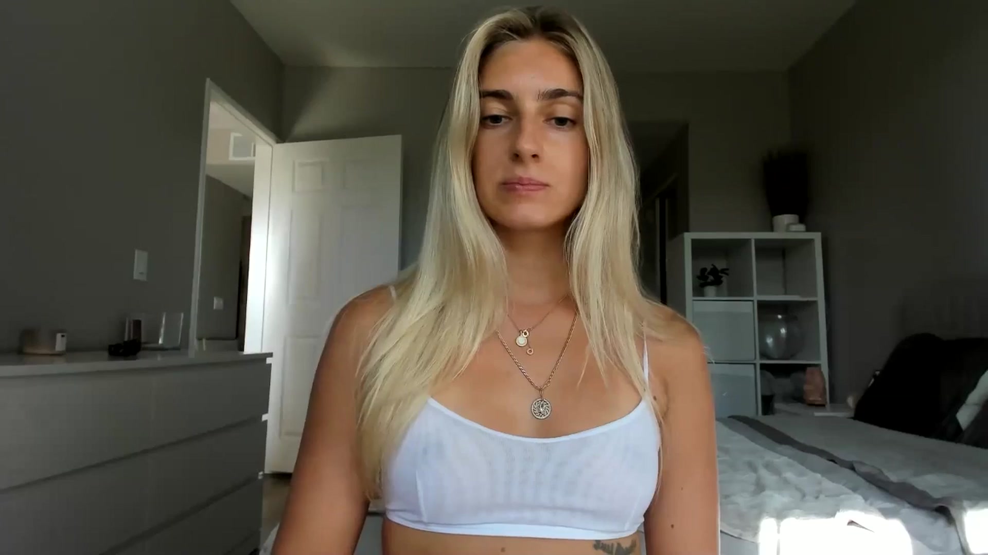 Gallery image thumbnail from Vodka_Queen's myfreecams stream on, 09/03/2025, 24:01 image 14 of 20