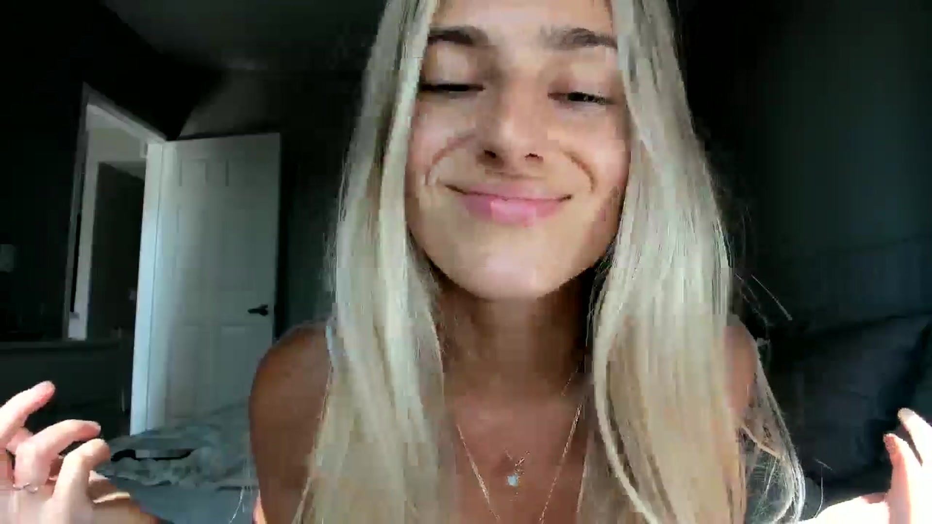 Gallery image thumbnail from Vodka_Queen's myfreecams stream on, 09/03/2025, 24:01 image 4 of 20