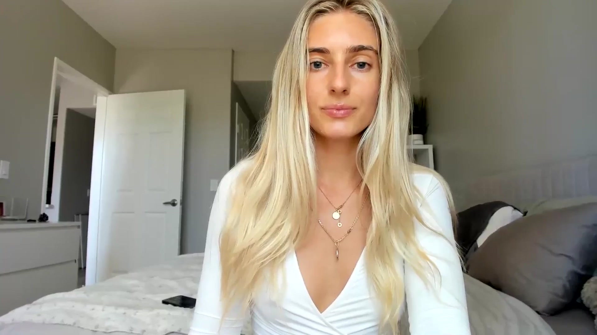 Gallery image thumbnail from Vodka_Queen's myfreecams stream on, 09/03/2025, 22:14 image 18 of 20