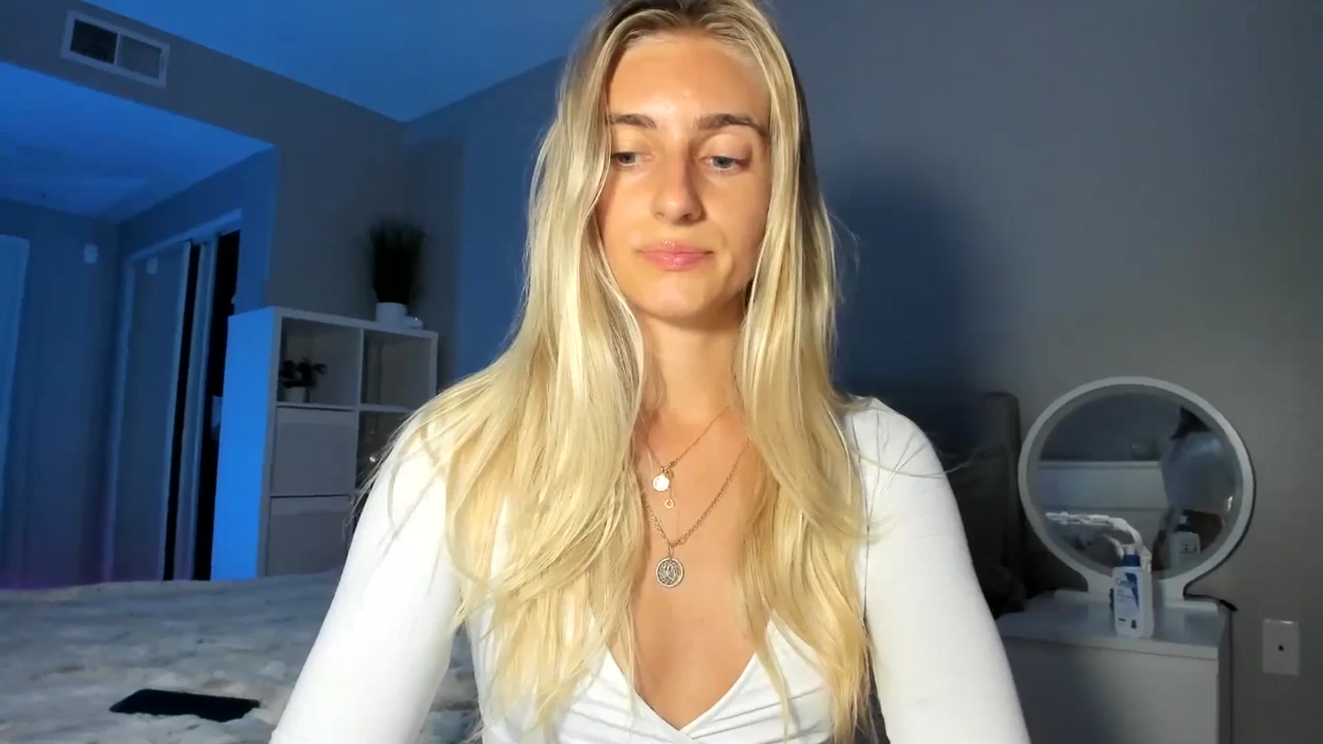 Gallery image thumbnail from Vodka_Queen's myfreecams stream on, 09/04/2025, 05:59 image 15 of 20