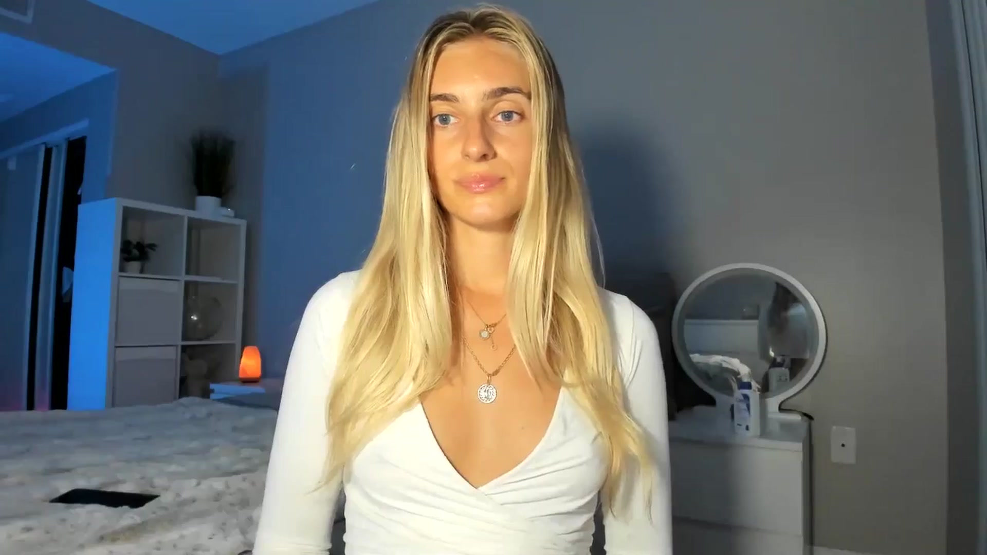 Gallery image thumbnail from Vodka_Queen's myfreecams stream on, 09/04/2025, 06:16 image 17 of 20