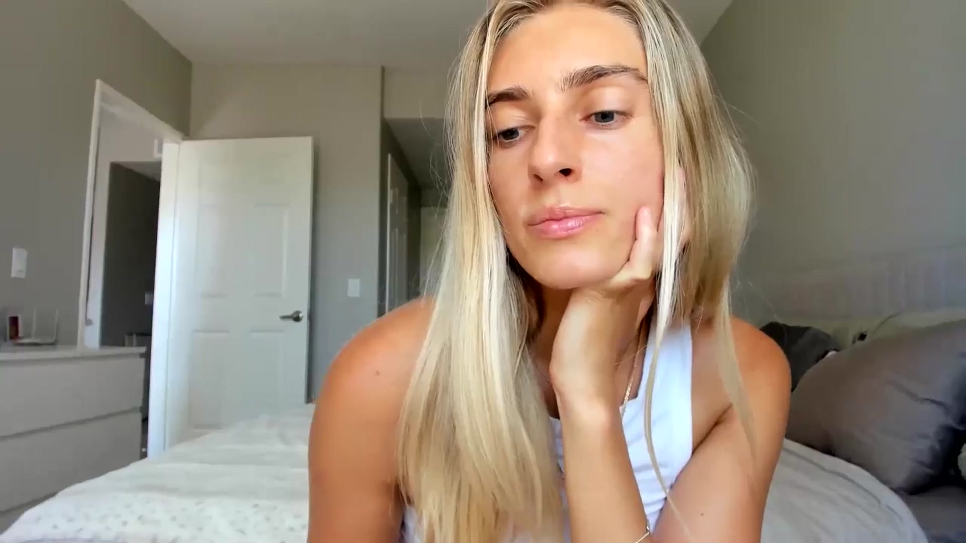 Gallery image thumbnail from Vodka_Queen's myfreecams stream on, 09/04/2025, 22:10 image 19 of 20