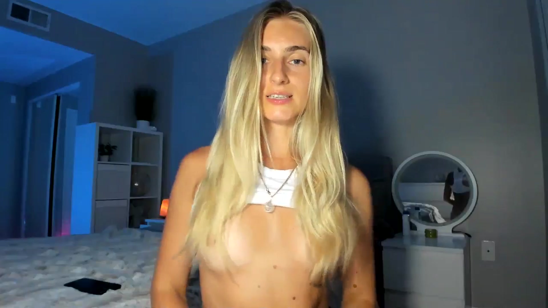 Gallery image thumbnail from Vodka_Queen's myfreecams stream on, 09/05/2025, 05:56 image 3 of 20