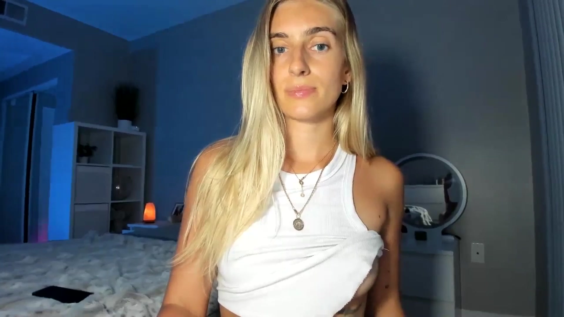 Gallery image thumbnail from Vodka_Queen's myfreecams stream on, 09/05/2025, 05:56 image 19 of 20