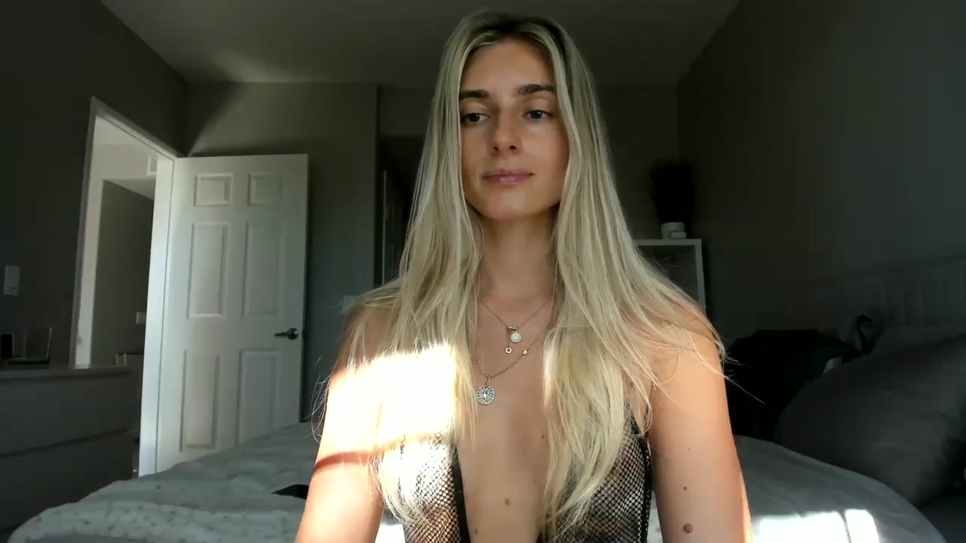 Gallery image thumbnail from Vodka_Queen's myfreecams stream on, 09/08/2025, 23:50 image 18 of 20