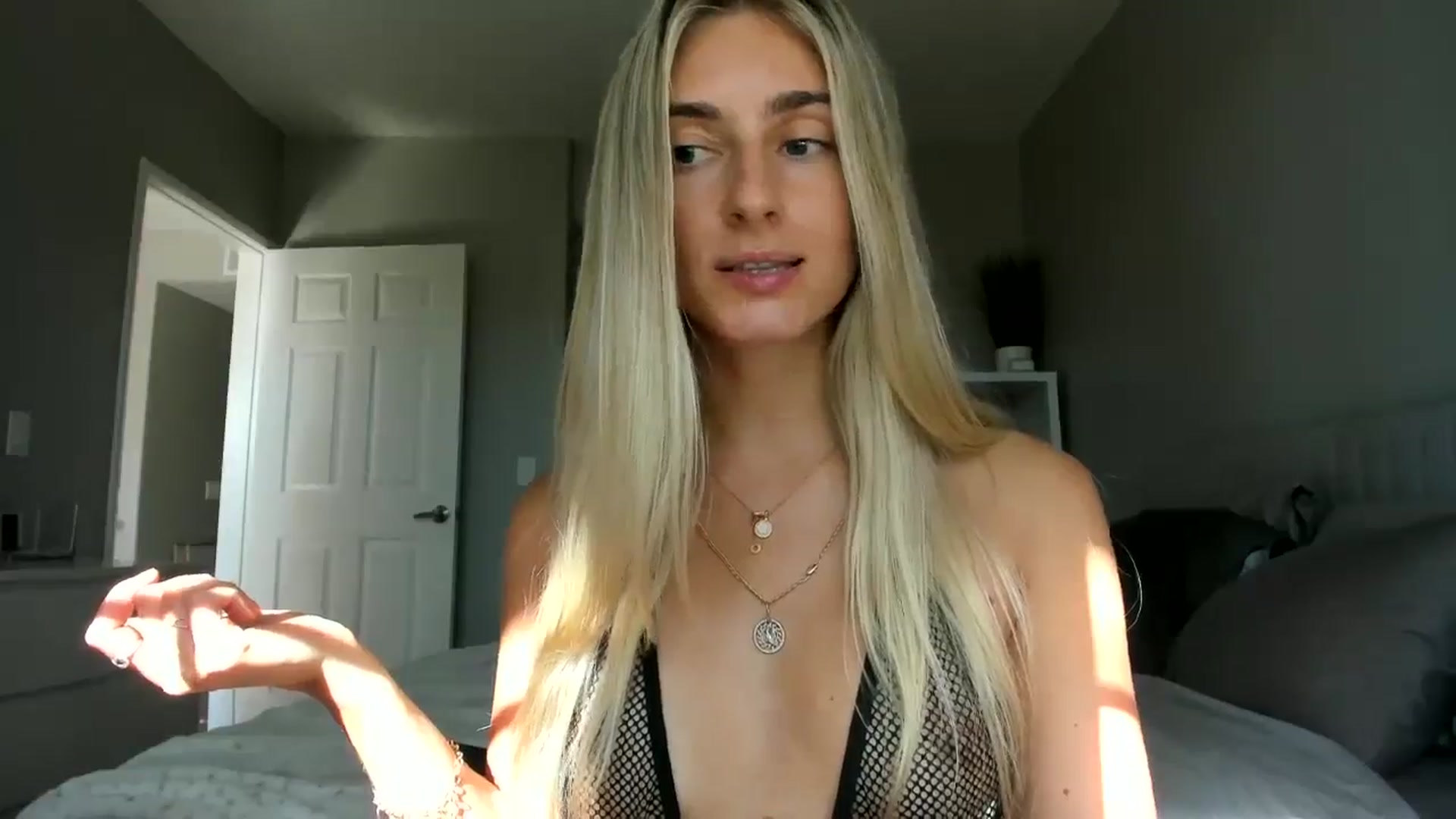 Gallery image thumbnail from Vodka_Queen's myfreecams stream on, 09/08/2025, 23:50 image 17 of 20