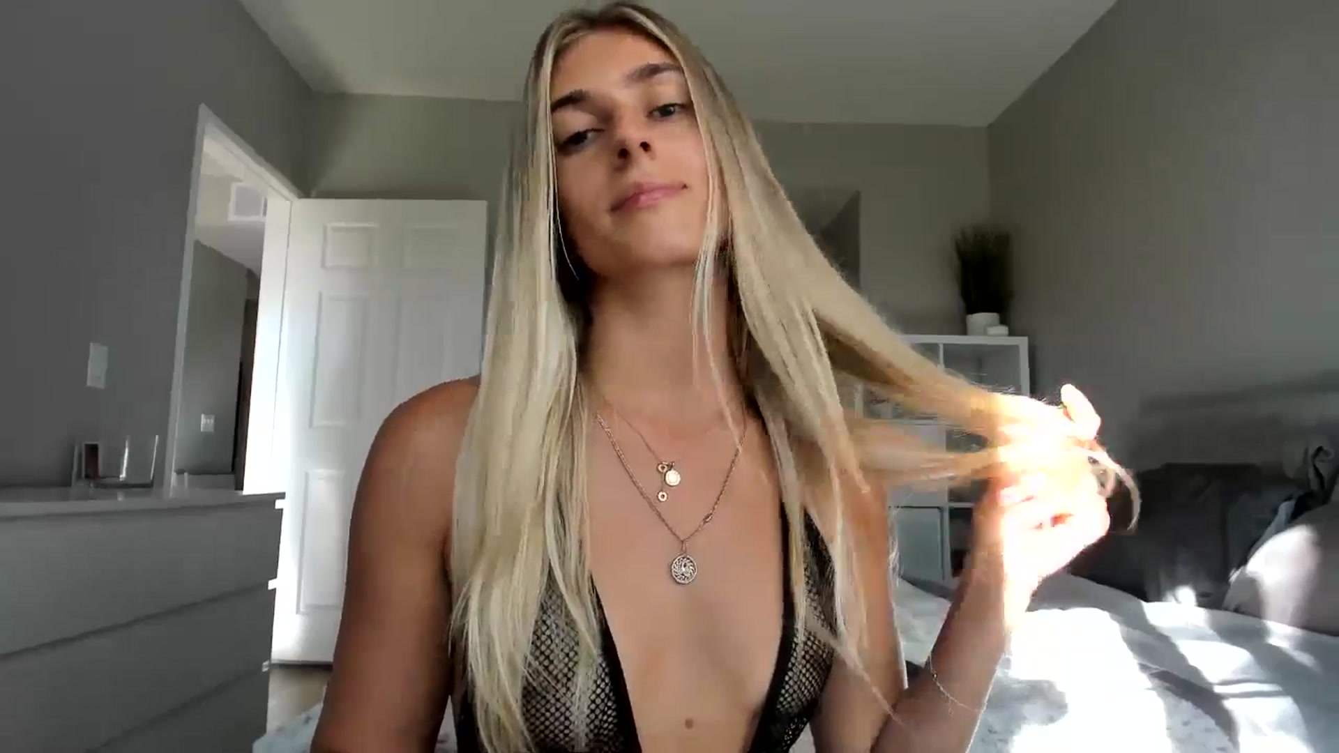 Gallery image thumbnail from Vodka_Queen's myfreecams stream on, 09/09/2025, 24:20 image 10 of 20