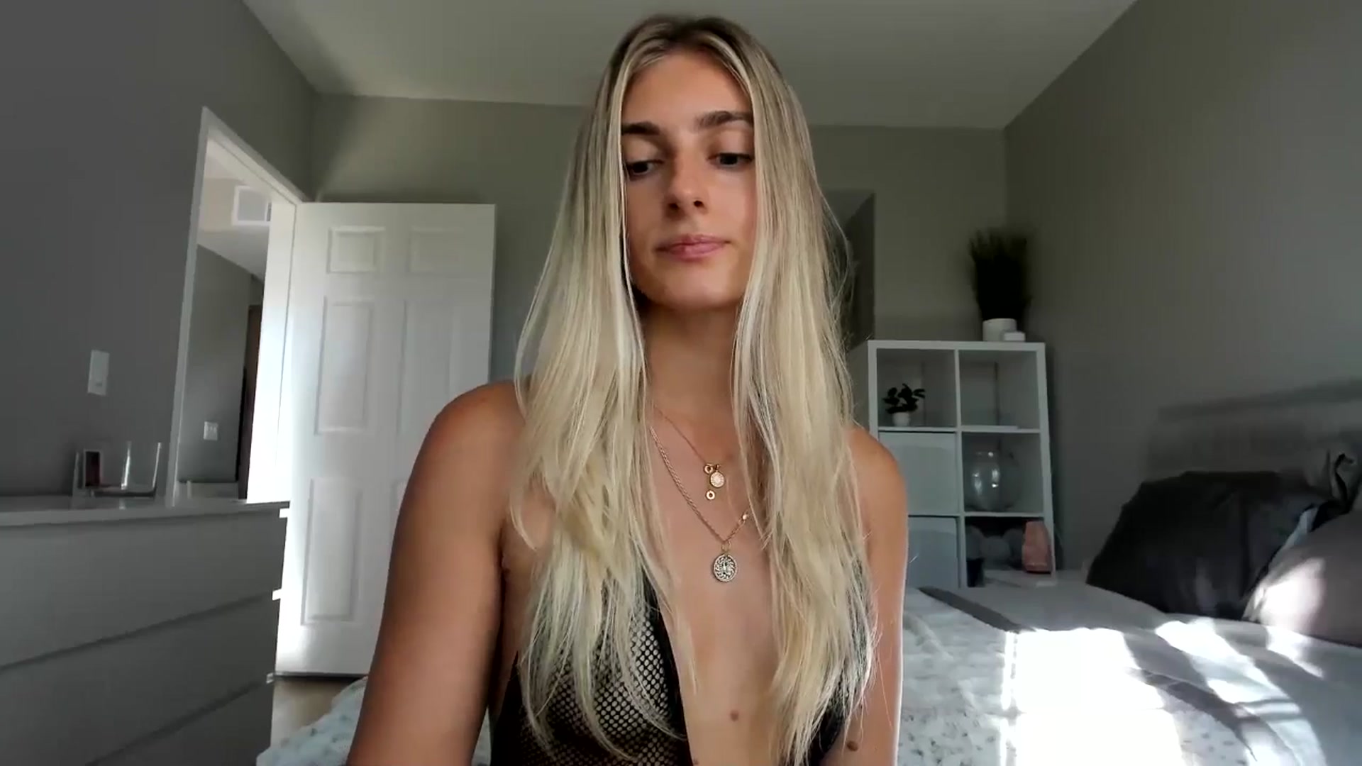 Gallery image thumbnail from Vodka_Queen's myfreecams stream on, 09/09/2025, 24:20 image 7 of 20
