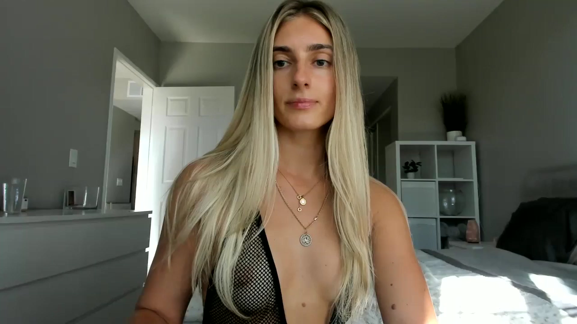 Gallery image thumbnail from Vodka_Queen's myfreecams stream on, 09/09/2025, 24:20 image 1 of 20