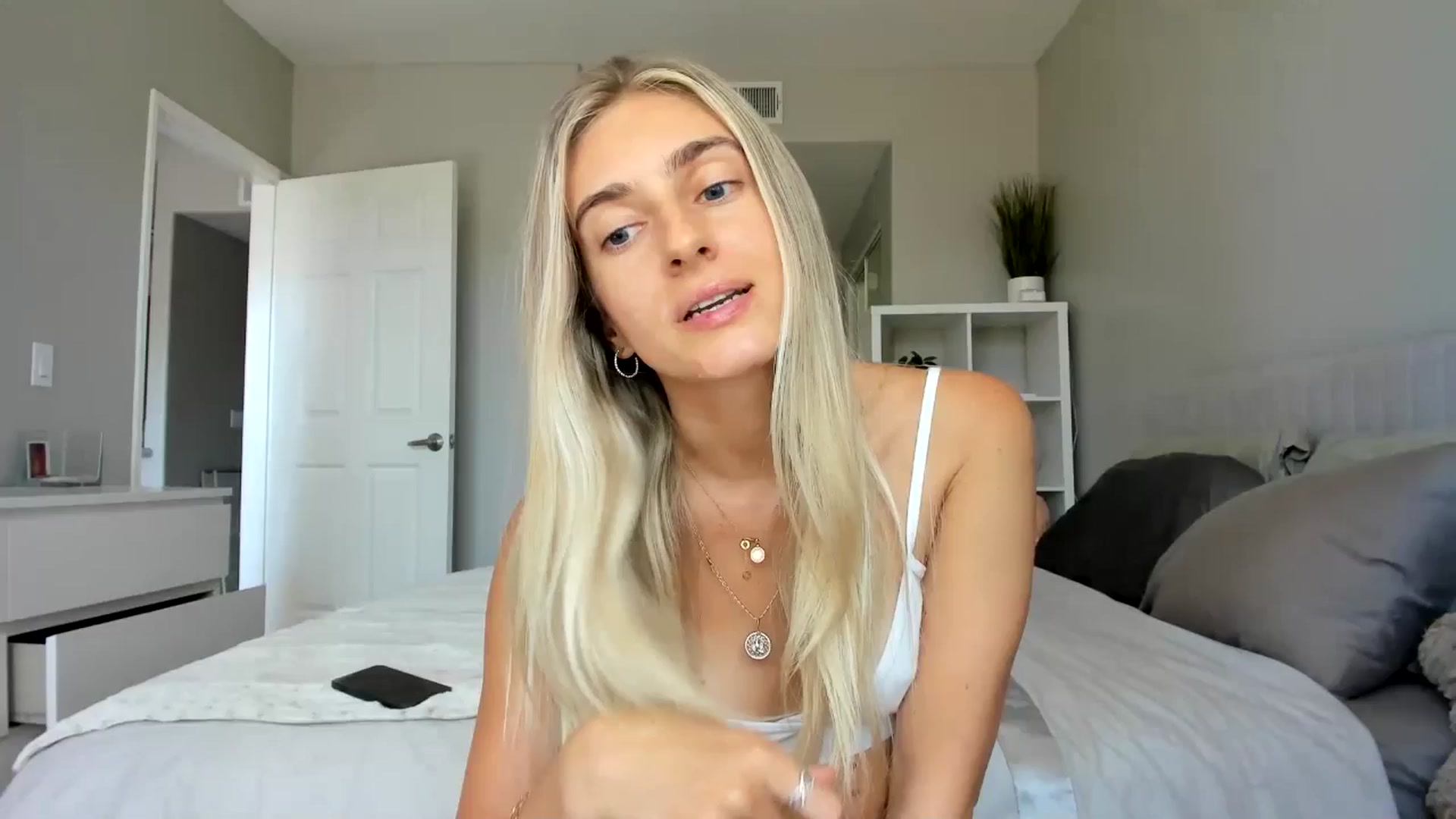 Gallery image thumbnail from Vodka_Queen's myfreecams stream on, 09/09/2025, 22:53 image 1 of 20