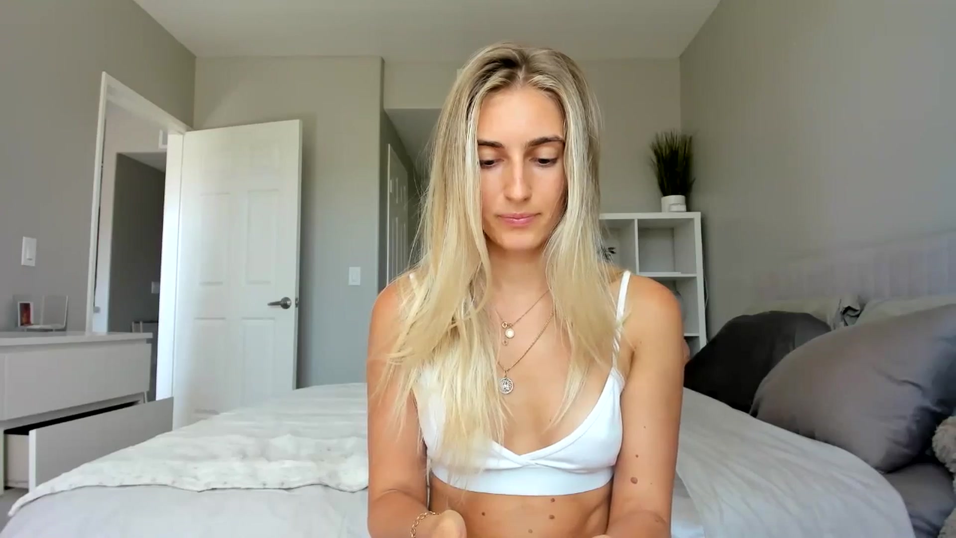 Gallery image thumbnail from Vodka_Queen's myfreecams stream on, 09/09/2025, 22:53 image 6 of 20