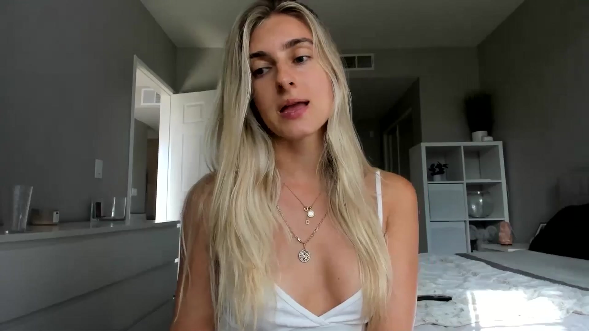 Gallery image thumbnail from Vodka_Queen's myfreecams stream on, 09/09/2025, 23:55 image 9 of 20