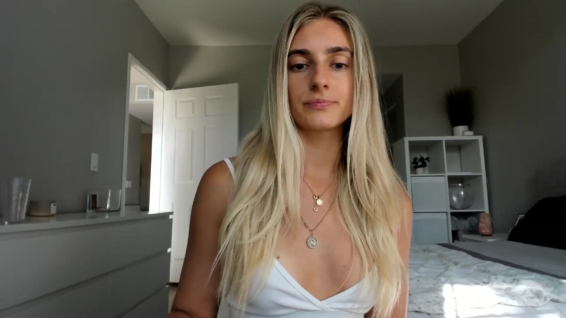 Gallery image thumbnail from Vodka_Queen's myfreecams stream on, 09/09/2025, 23:55 image 6 of 20