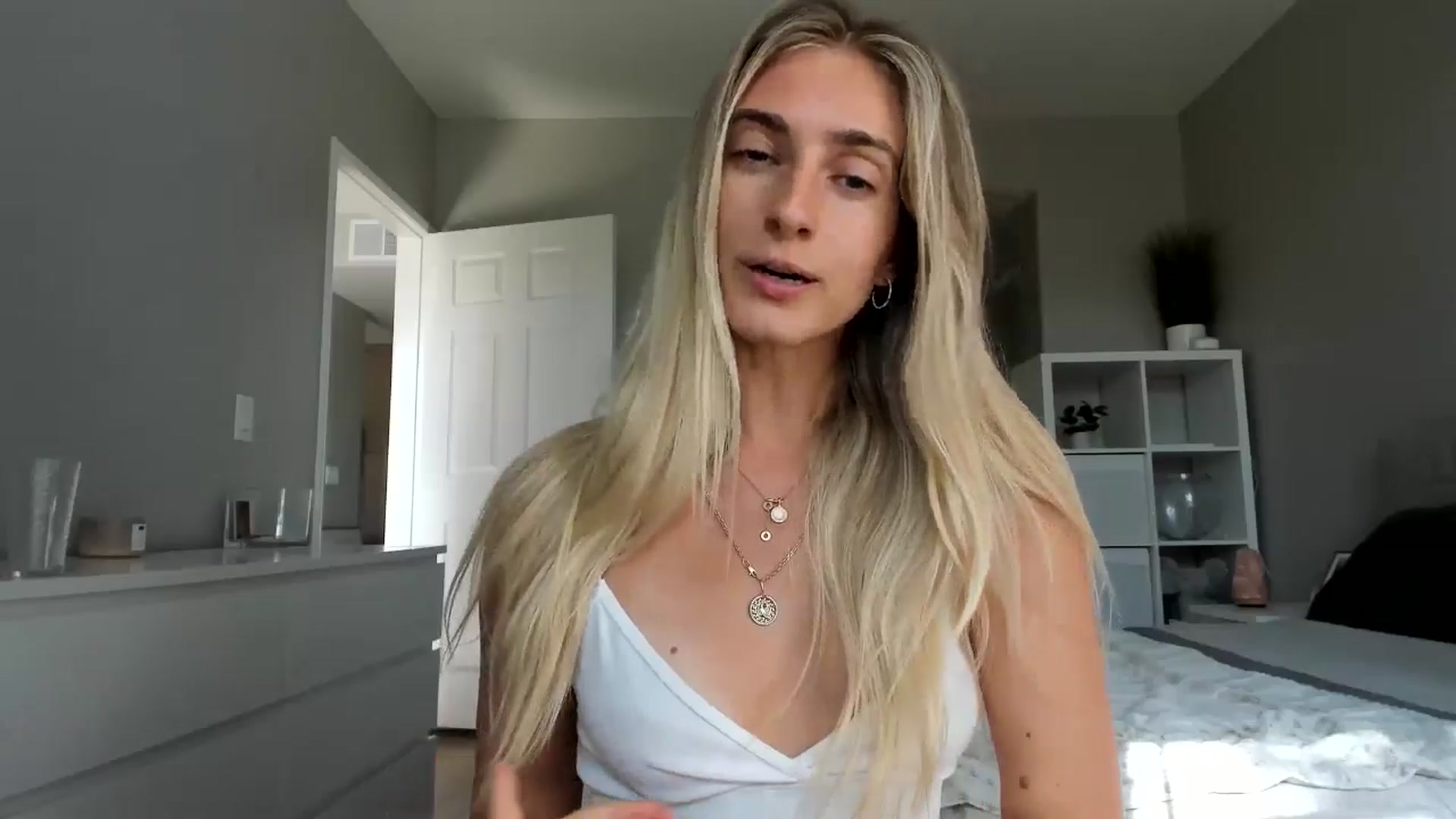 Gallery image thumbnail from Vodka_Queen's myfreecams stream on, 09/09/2025, 23:55 image 4 of 20