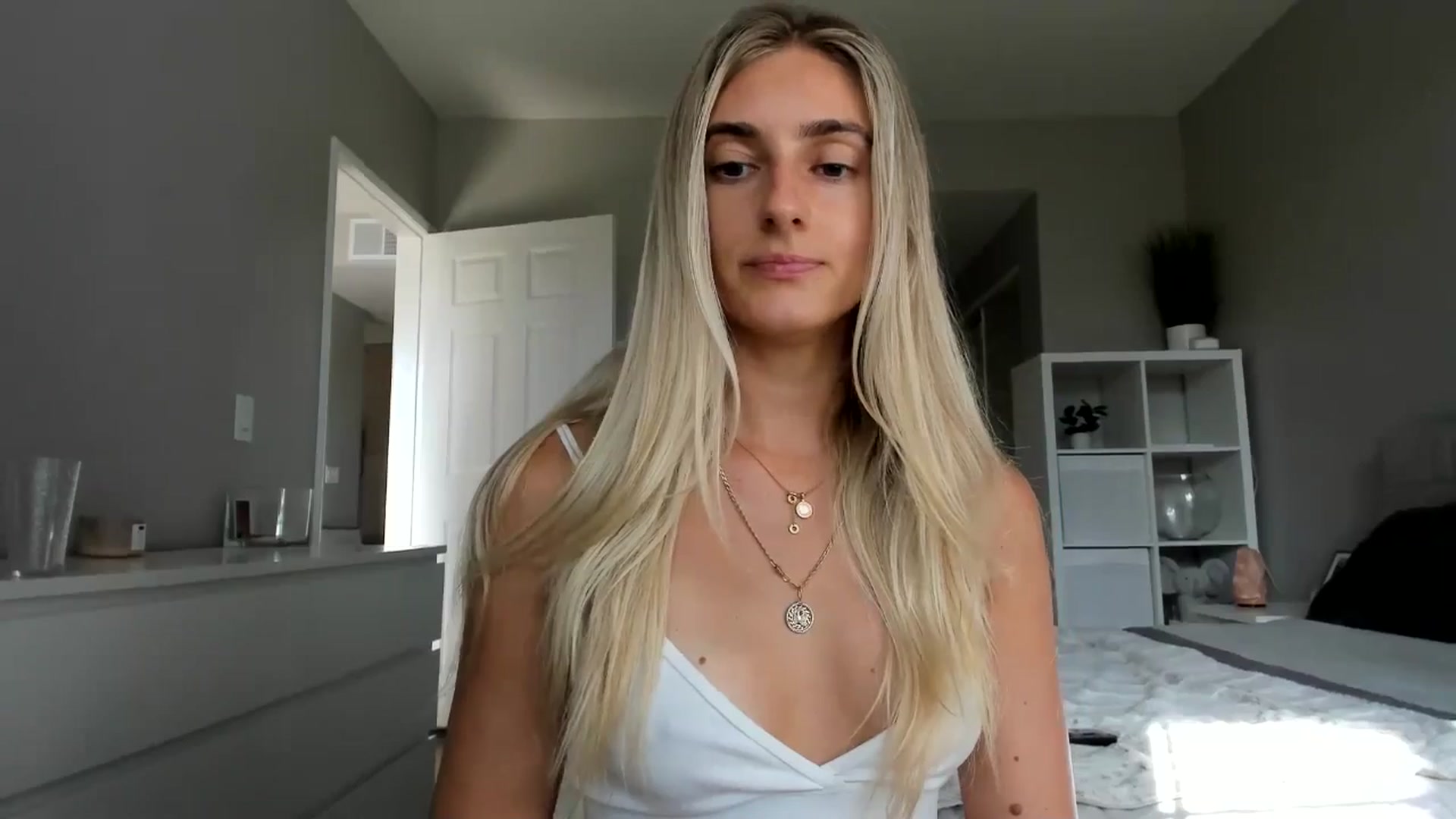 Gallery image thumbnail from Vodka_Queen's myfreecams stream on, 09/09/2025, 23:55 image 8 of 20