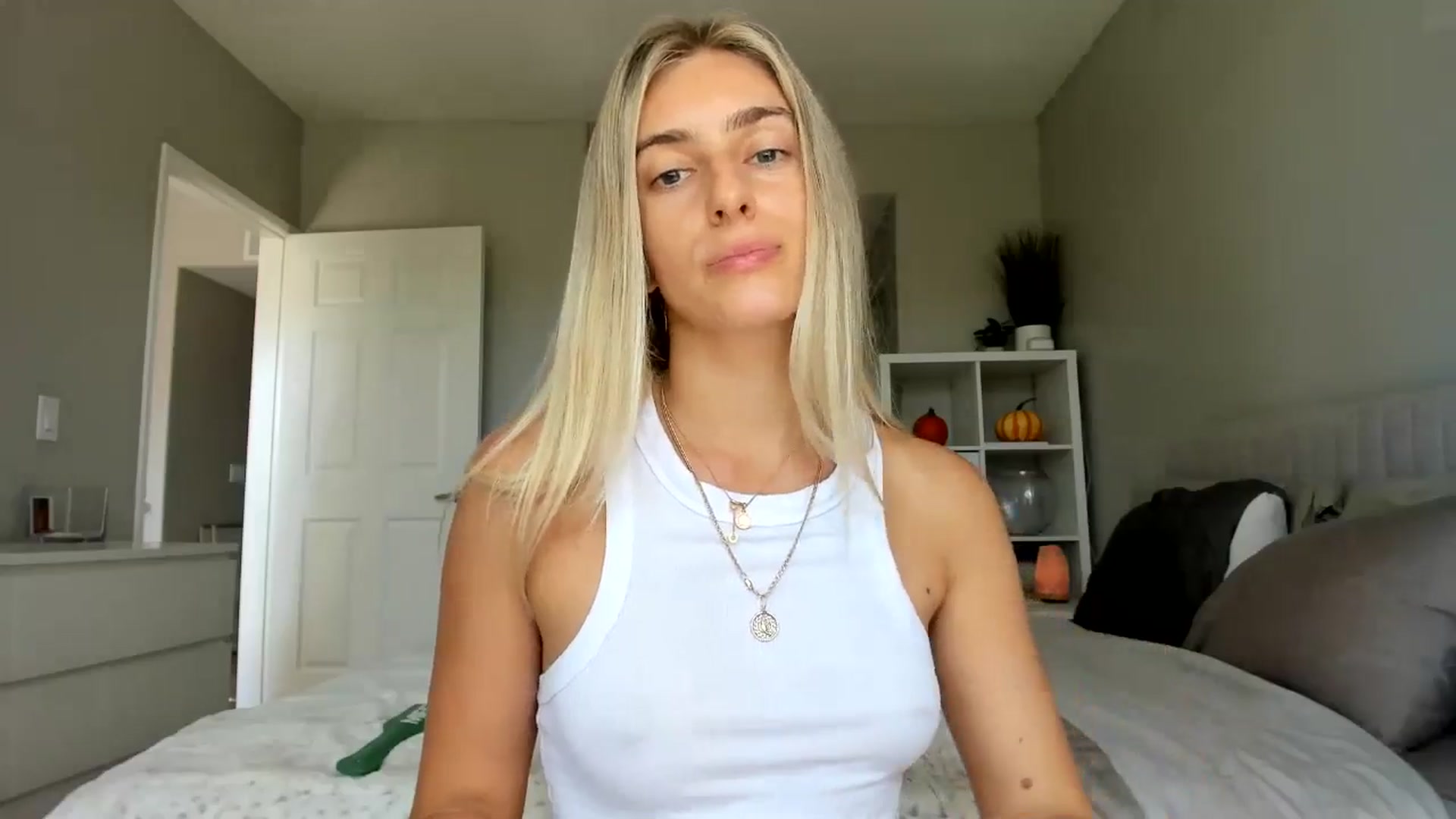 Gallery image thumbnail from Vodka_Queen's myfreecams stream on, 09/11/2025, 23:02 image 13 of 20