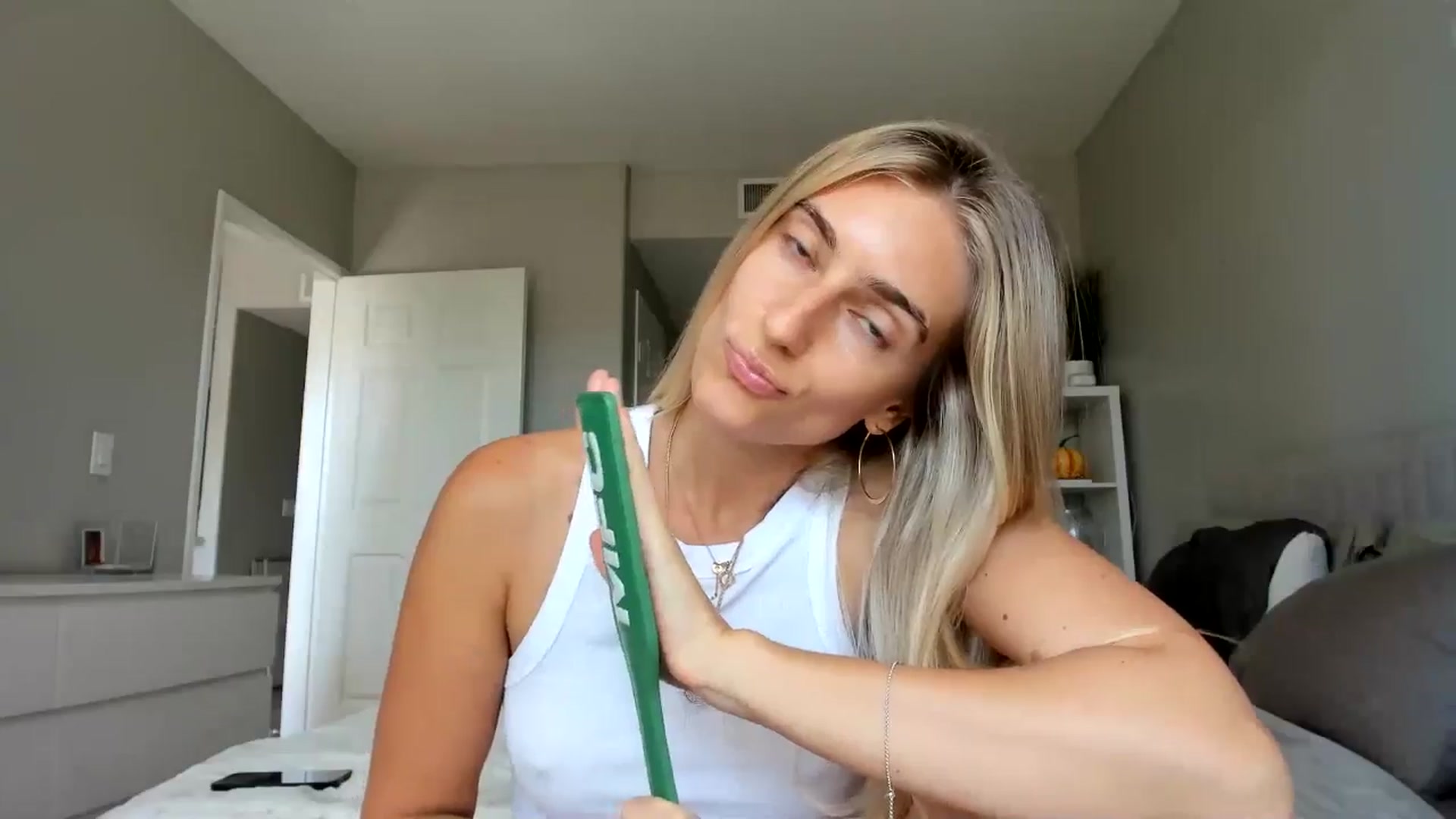 Gallery image thumbnail from Vodka_Queen's myfreecams stream on, 09/11/2025, 23:02 image 8 of 20