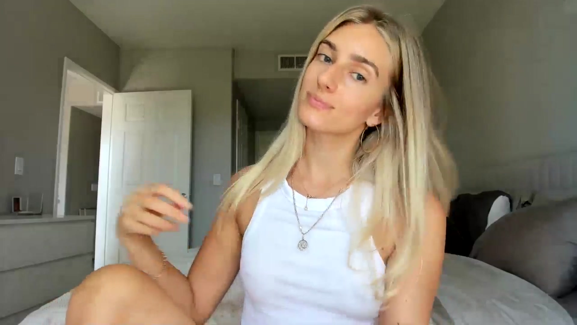 Gallery image thumbnail from Vodka_Queen's myfreecams stream on, 09/11/2025, 23:02 image 15 of 20