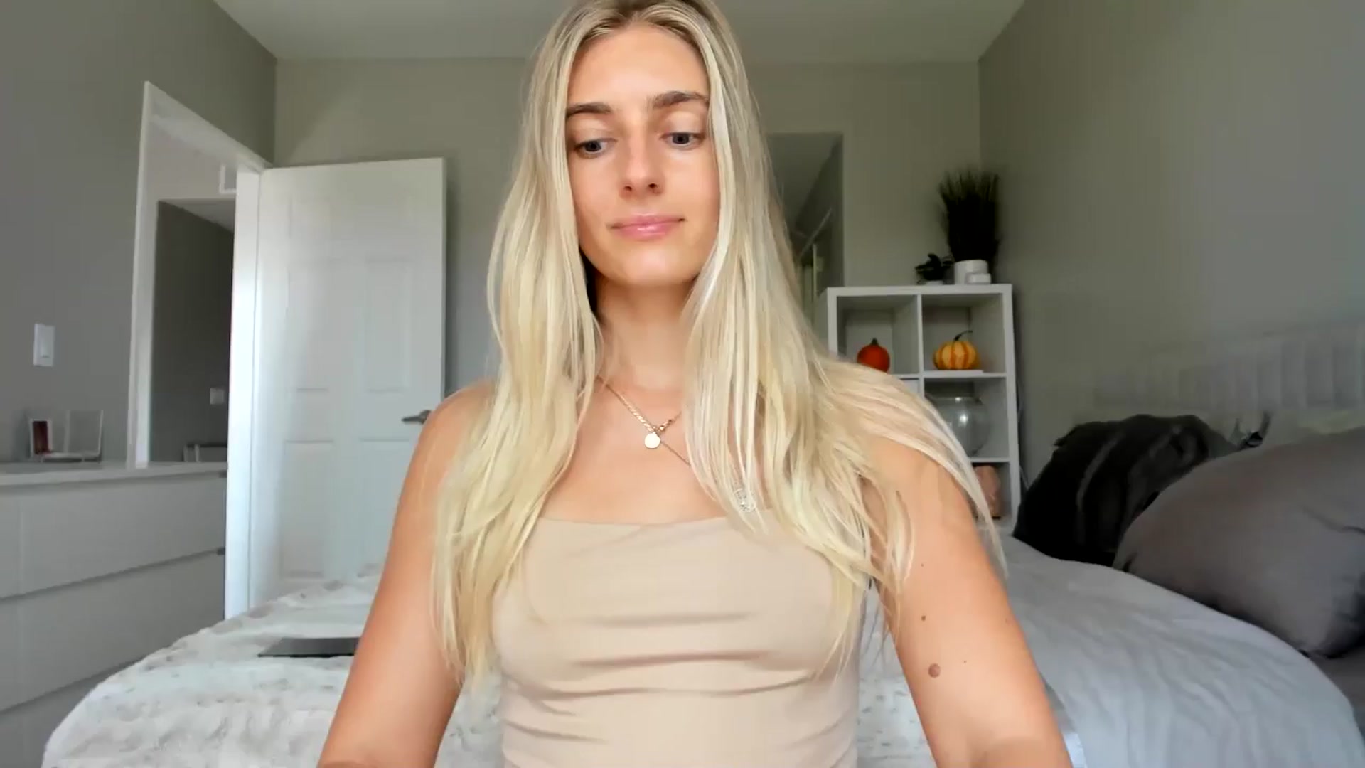 Gallery image thumbnail from Vodka_Queen's myfreecams stream on, 09/12/2025, 22:07 image 1 of 20