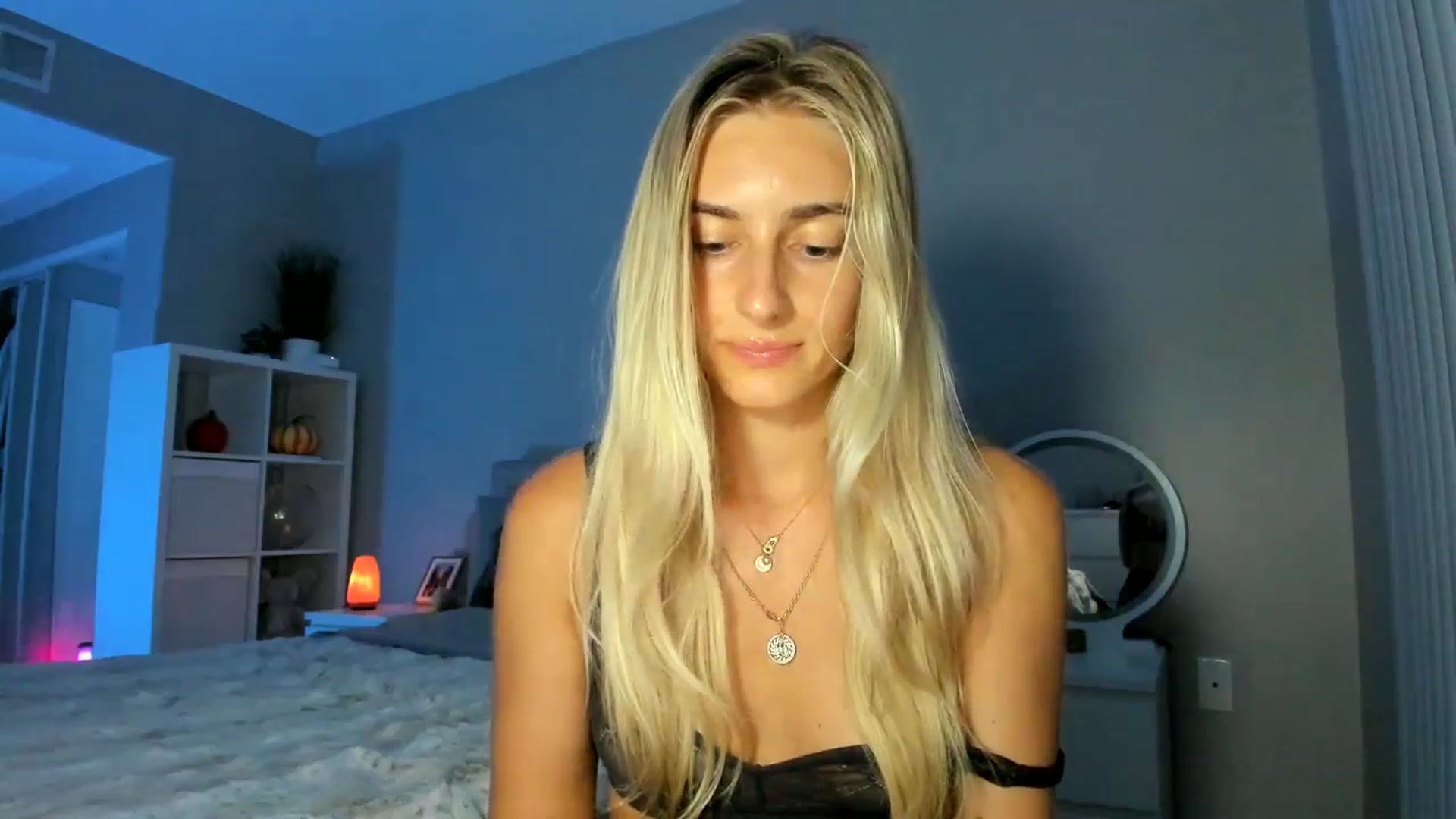 Gallery image thumbnail from Vodka_Queen's myfreecams stream on, 09/14/2025, 07:48 image 3 of 20