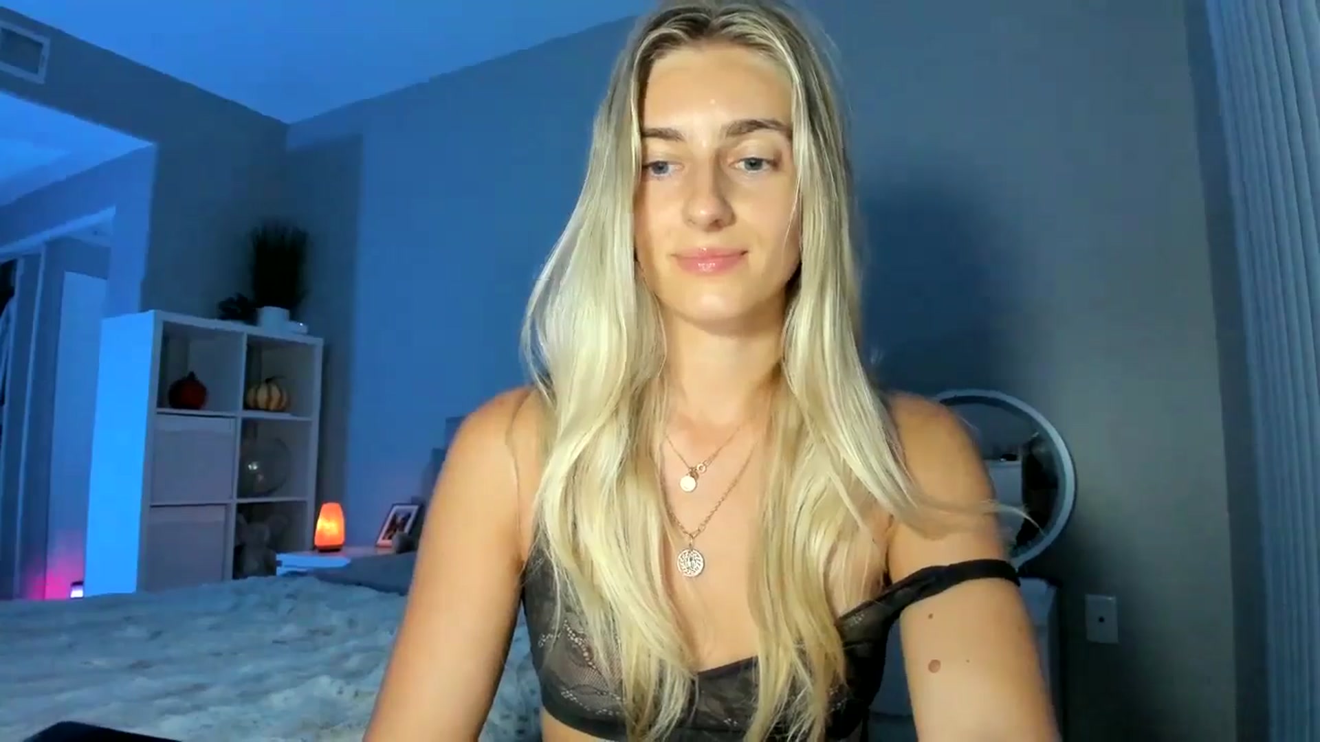 Gallery image thumbnail from Vodka_Queen's myfreecams stream on, 09/14/2025, 07:48 image 5 of 20