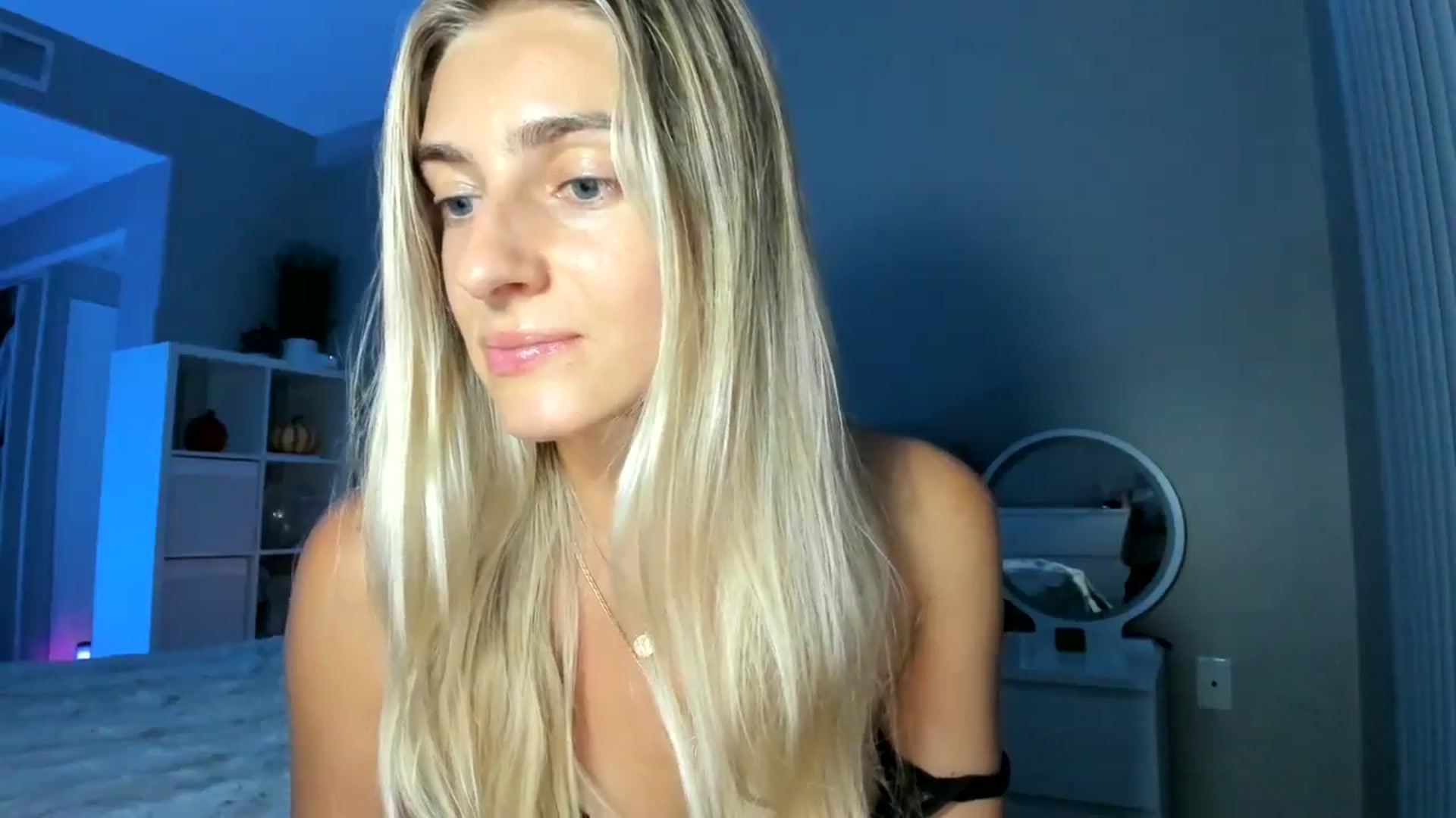 Gallery image thumbnail from Vodka_Queen's myfreecams stream on, 09/14/2025, 07:48 image 14 of 20