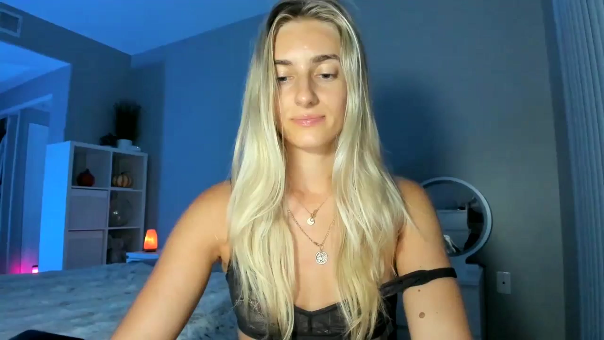Gallery image thumbnail from Vodka_Queen's myfreecams stream on, 09/14/2025, 07:48 image 4 of 20