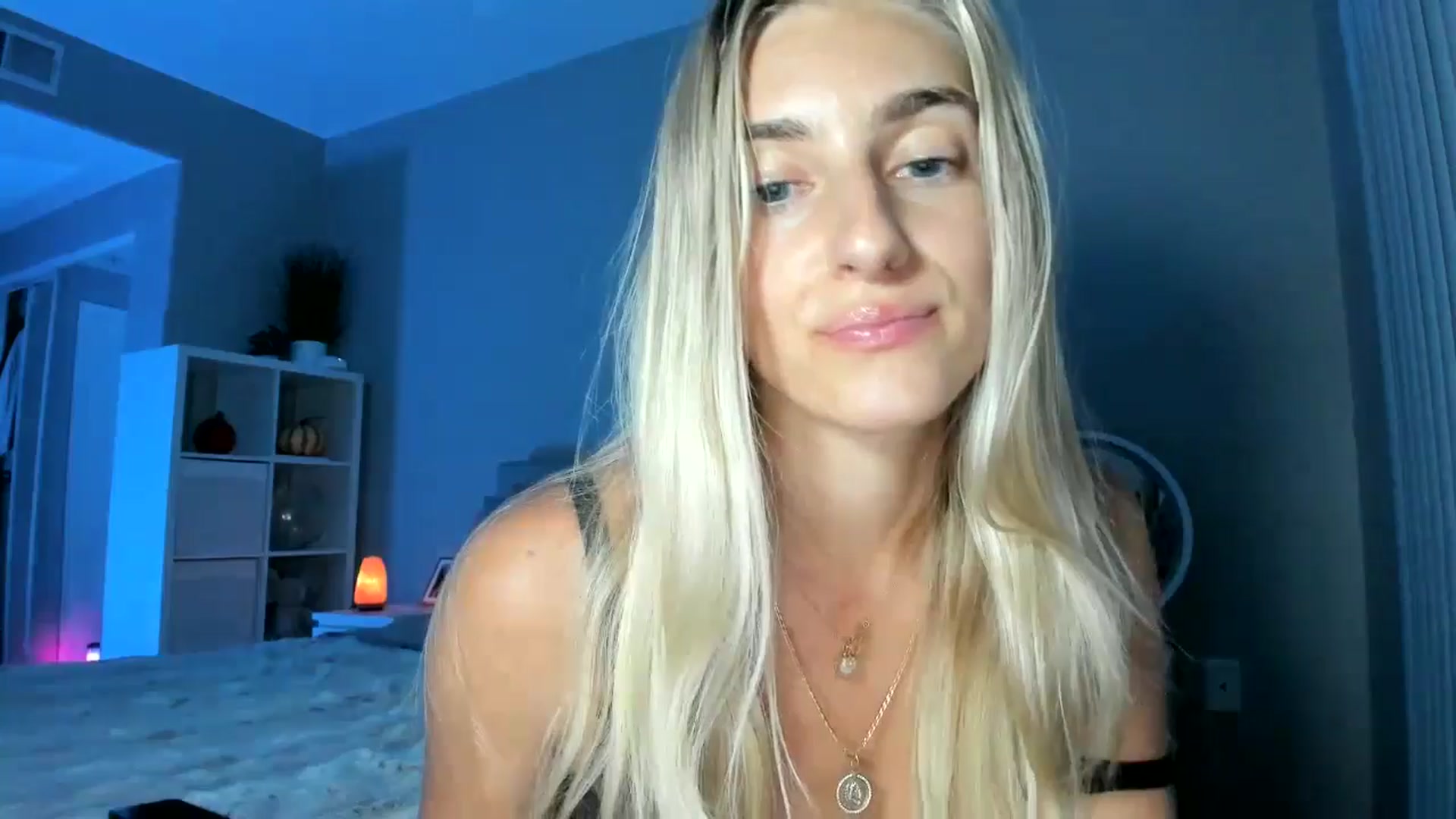 Gallery image thumbnail from Vodka_Queen's myfreecams stream on, 09/14/2025, 07:48 image 17 of 20