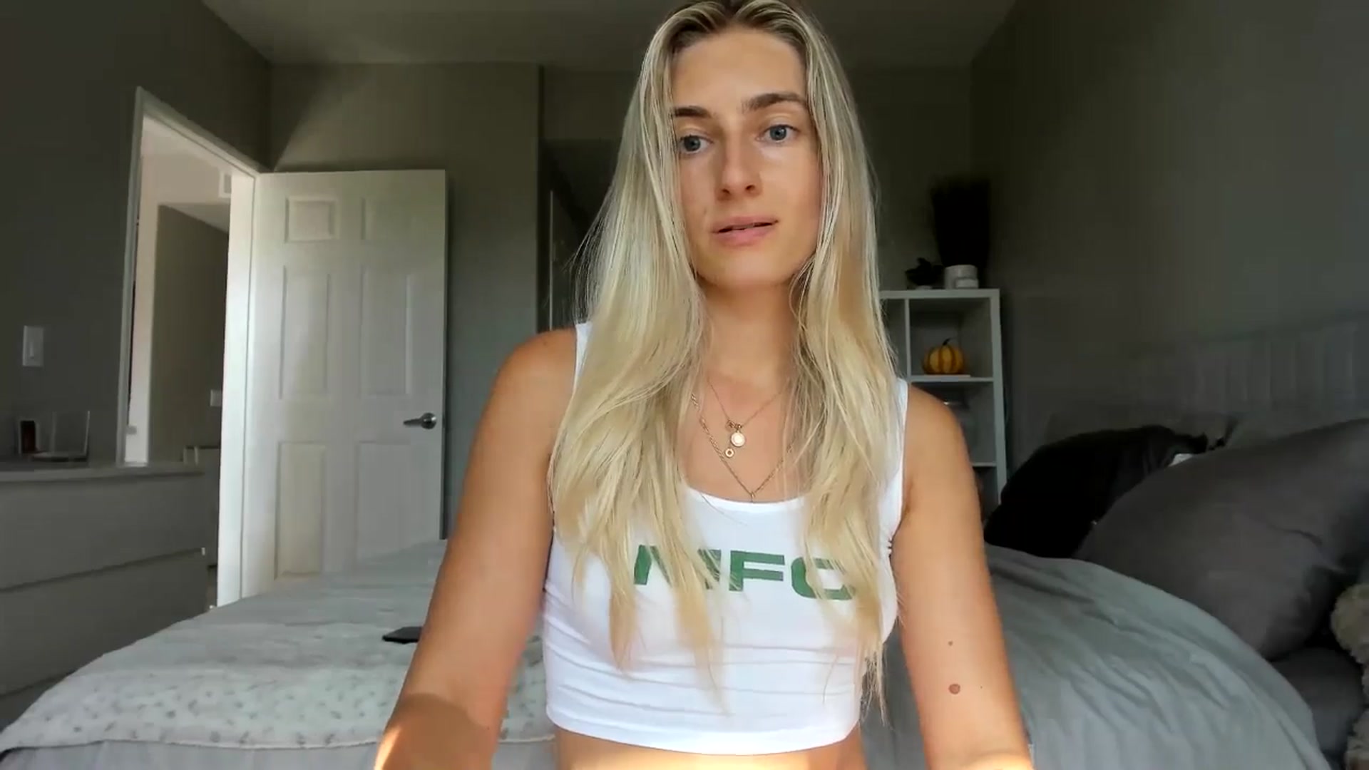 Gallery image thumbnail from Vodka_Queen's myfreecams stream on, 09/14/2025, 23:17 image 17 of 20