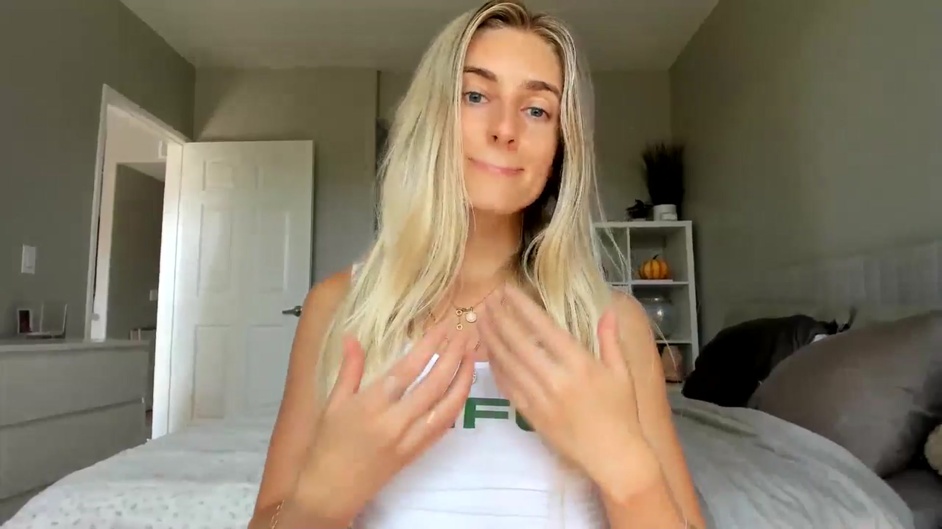 Gallery image thumbnail from Vodka_Queen's myfreecams stream on, 09/14/2025, 23:17 image 10 of 20