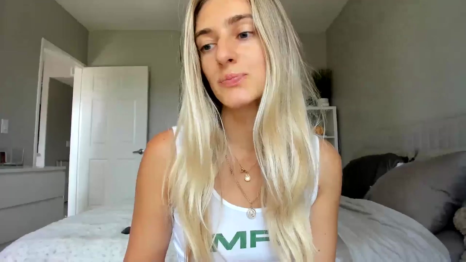 Gallery image thumbnail from Vodka_Queen's myfreecams stream on, 09/14/2025, 23:17 image 2 of 20