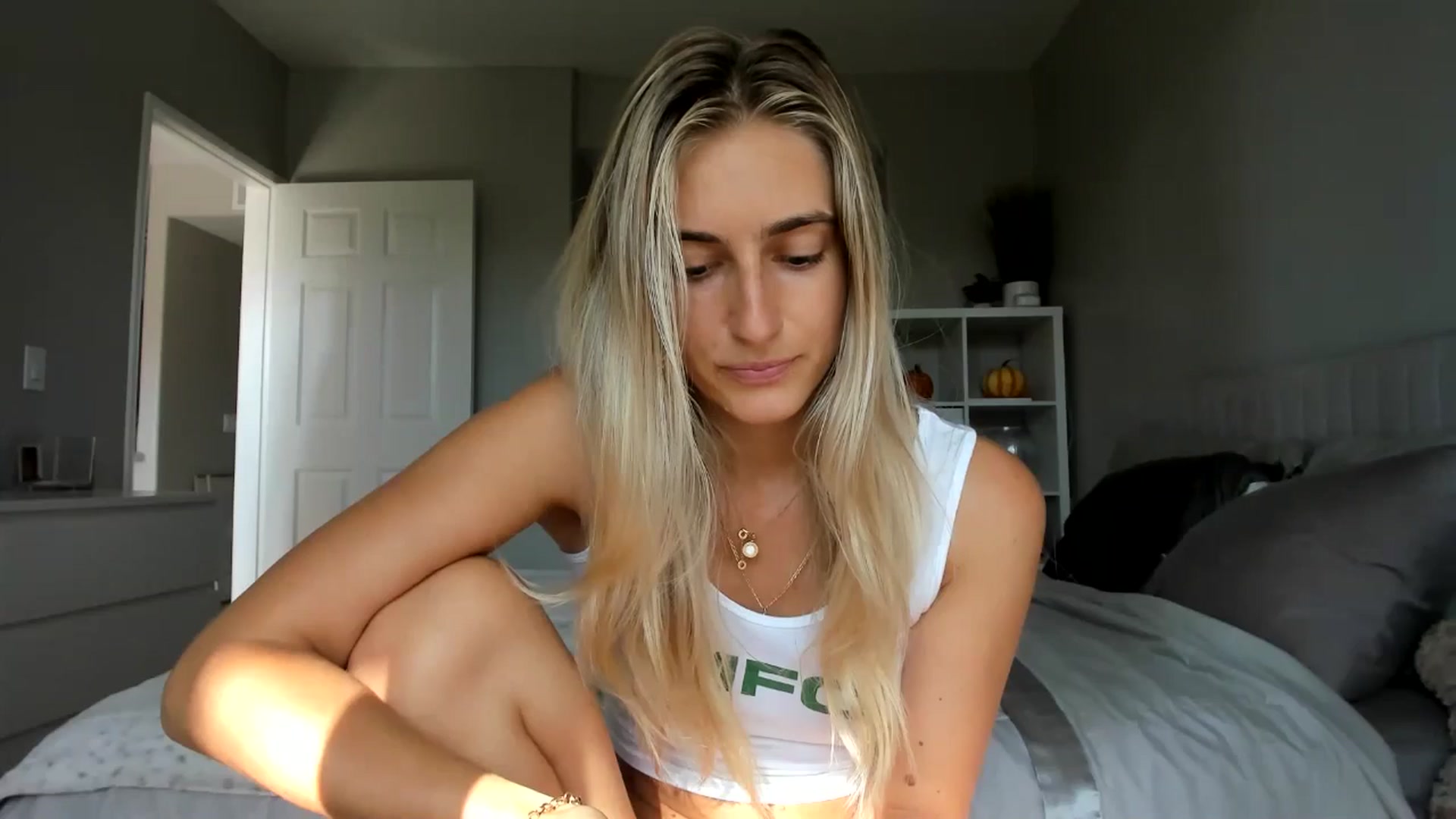 Gallery image thumbnail from Vodka_Queen's myfreecams stream on, 09/14/2025, 23:17 image 18 of 20