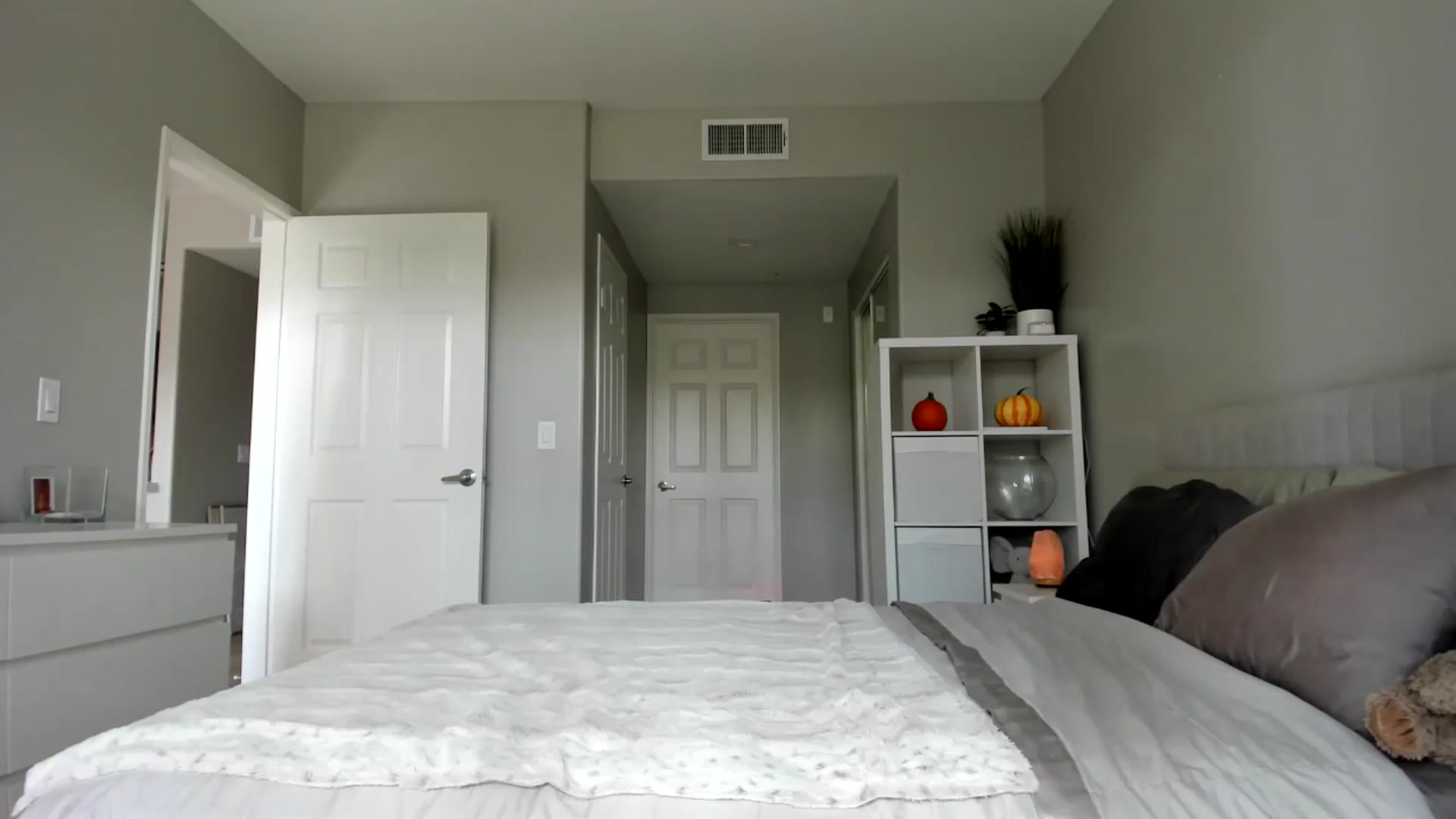 Gallery image thumbnail from Vodka_Queen's myfreecams stream on, 09/18/2025, 23:11 image 15 of 20