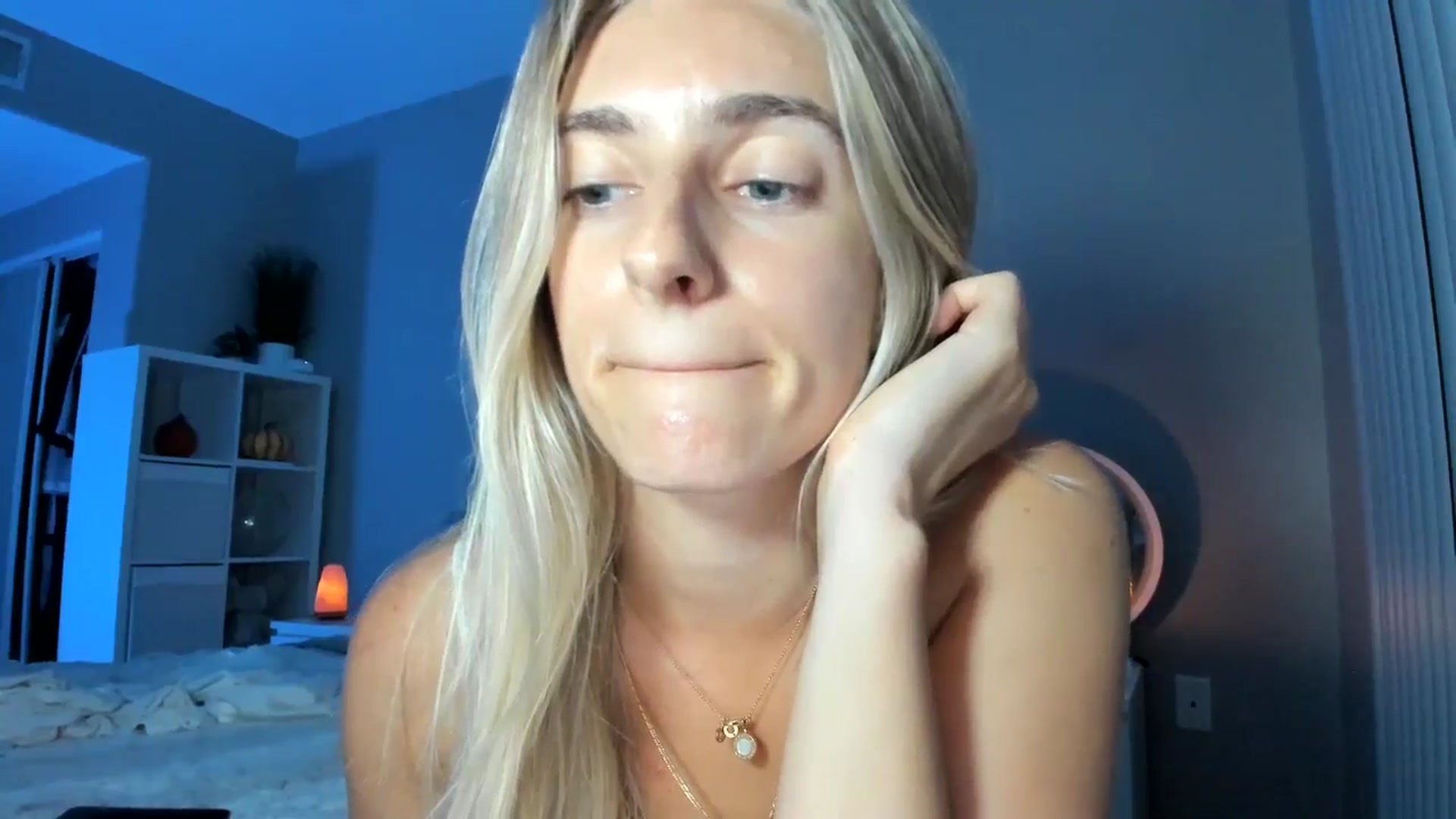 Gallery image thumbnail from Vodka_Queen's myfreecams stream on, 09/23/2025, 06:28 image 18 of 20