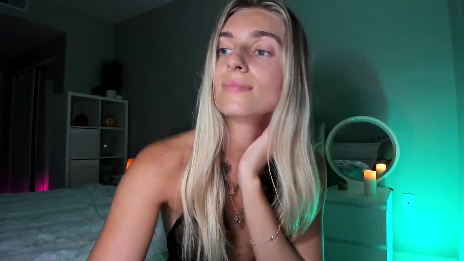 Gallery image thumbnail from Vodka_Queen's myfreecams stream on, 09/25/2025, 06:23 image 17 of 20