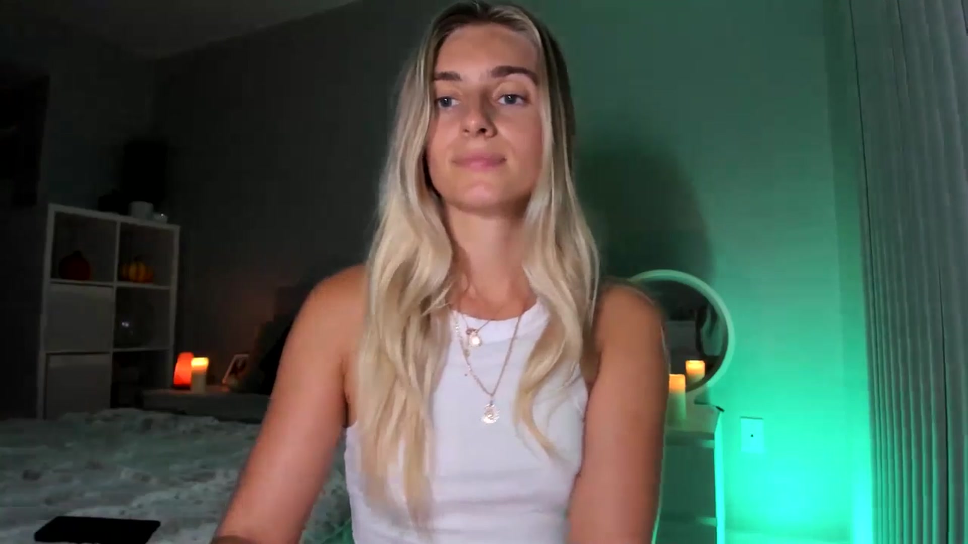 Gallery image thumbnail from Vodka_Queen's myfreecams stream on, 09/26/2025, 05:54 image 18 of 20