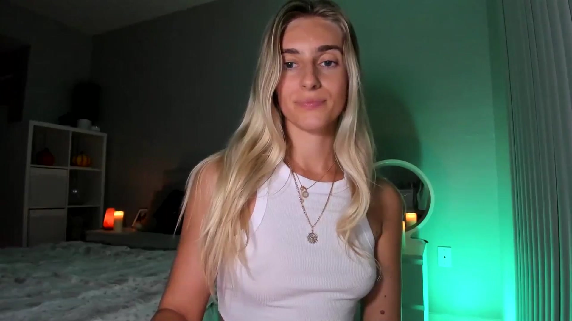 Gallery image thumbnail from Vodka_Queen's myfreecams stream on, 09/26/2025, 05:54 image 17 of 20
