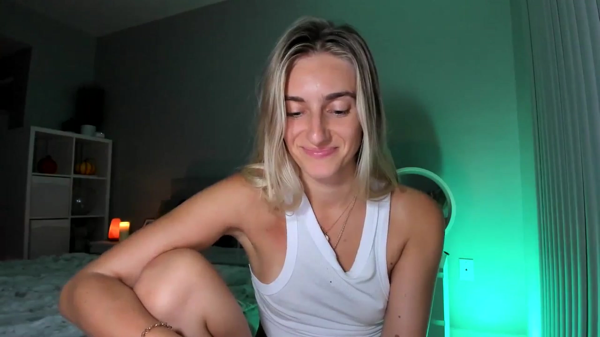 Gallery image thumbnail from Vodka_Queen's myfreecams stream on, 09/26/2025, 05:54 image 19 of 20
