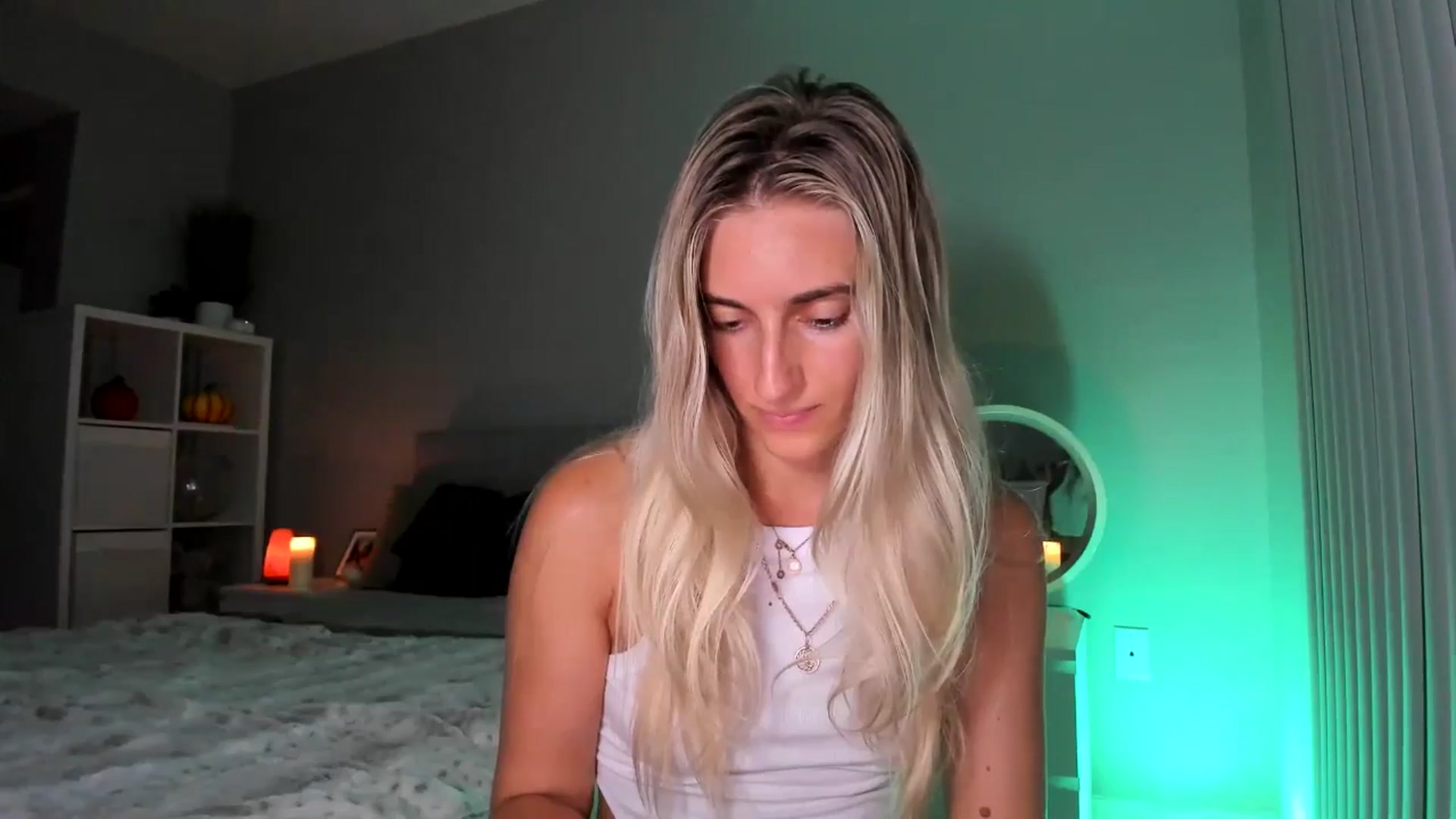 Gallery image thumbnail from Vodka_Queen's myfreecams stream on, 09/26/2025, 05:54 image 9 of 20