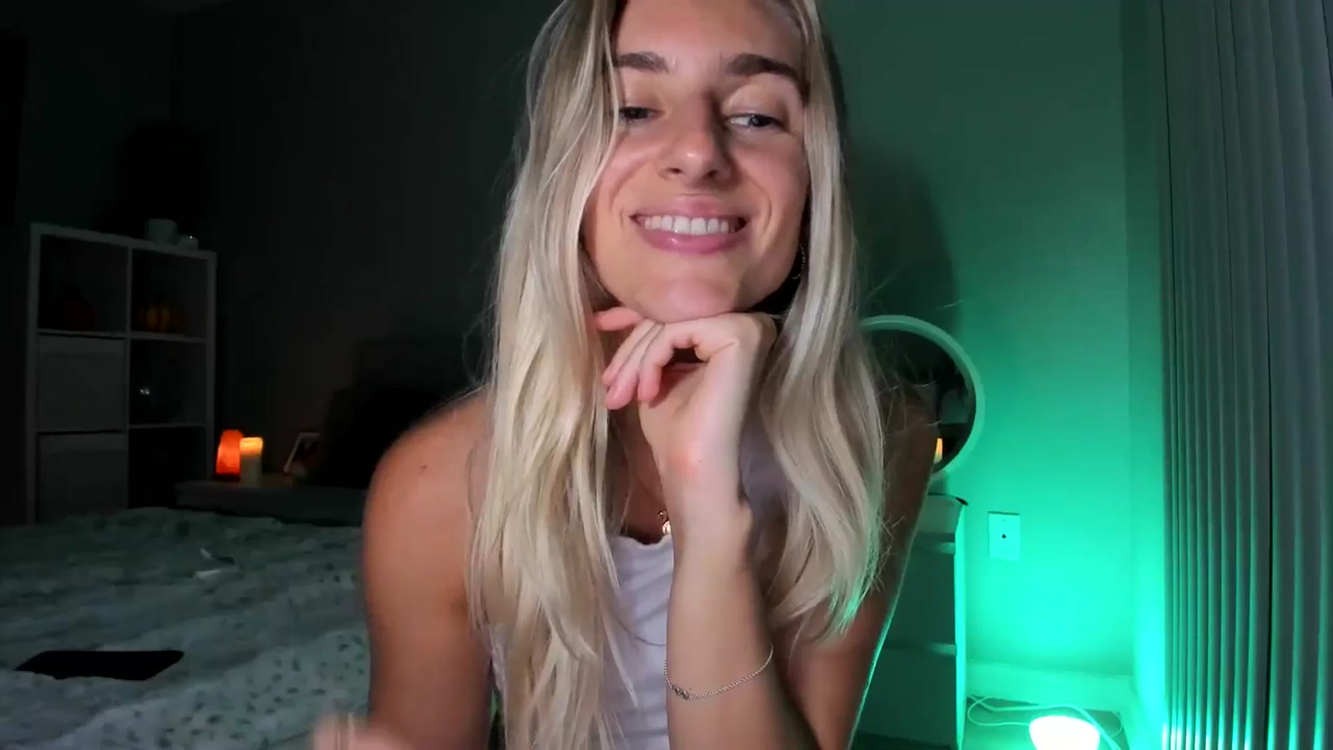 Gallery image thumbnail from Vodka_Queen's myfreecams stream on, 09/26/2025, 06:32 image 7 of 20